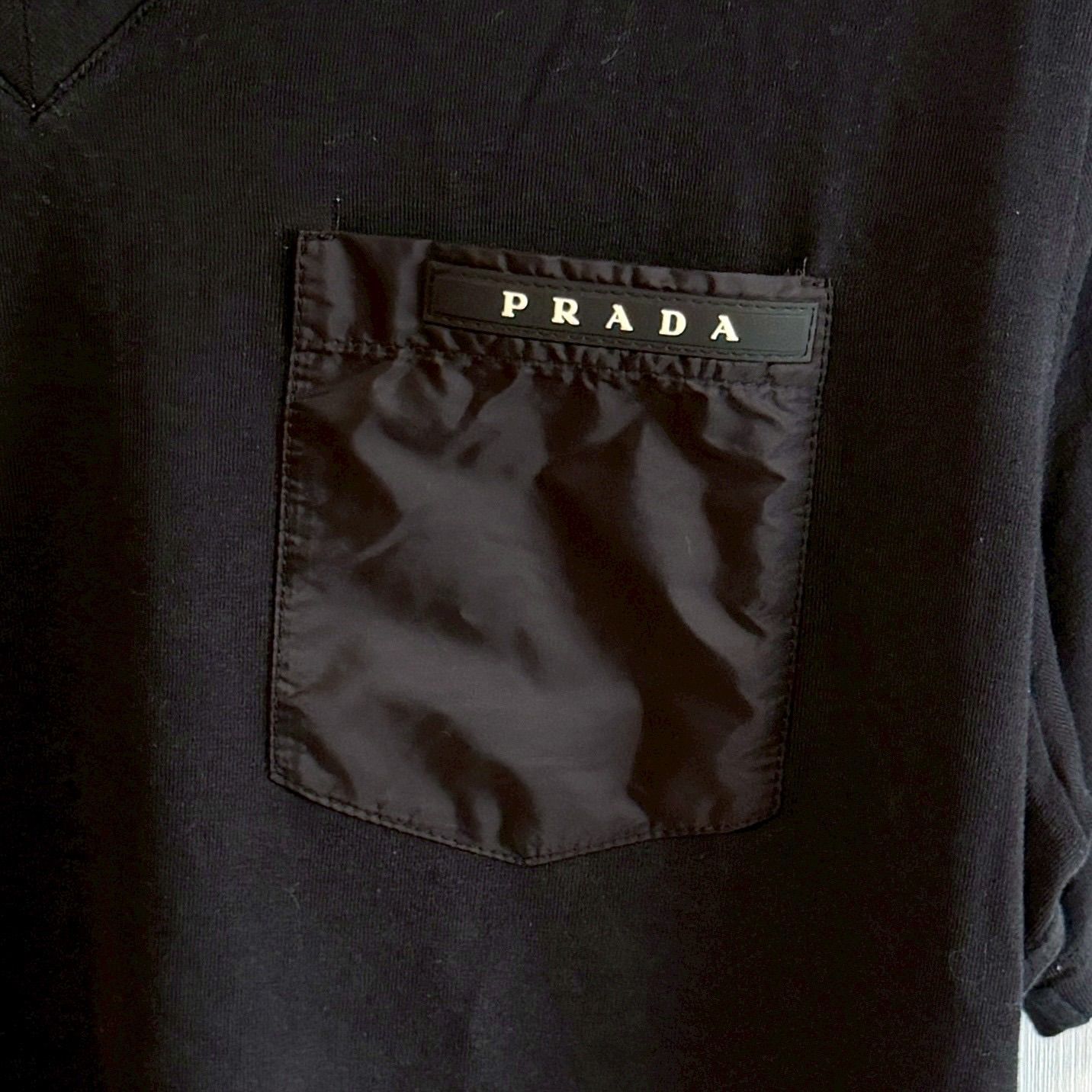 PRADA プラダ Tシャツ Vネック Re-Nylon ポケット ラバーロゴ - メルカリ
