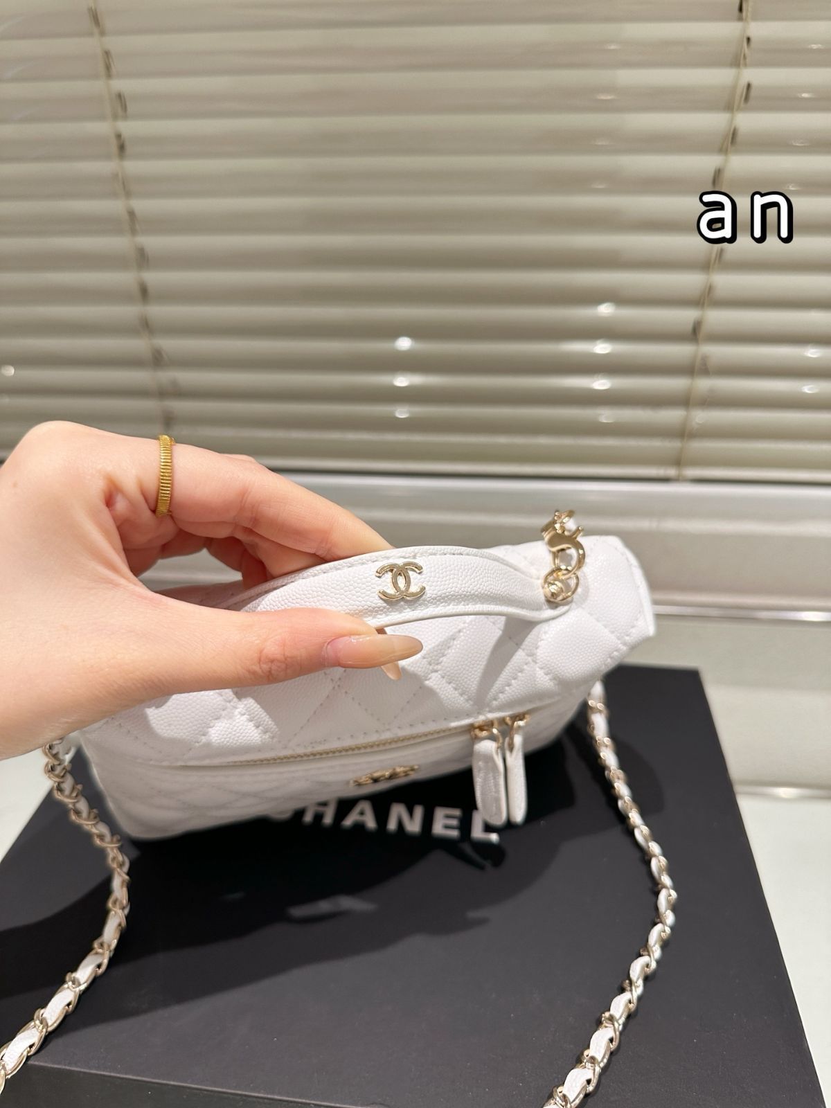【今日特価】Vintage Chanel Bento Bag(ヴィンテージ シャネル ベントオバッグ) 【今日特価】Vintage Chanel Bento Bag(ヴィンテージ シャネル ベントオバッグ)