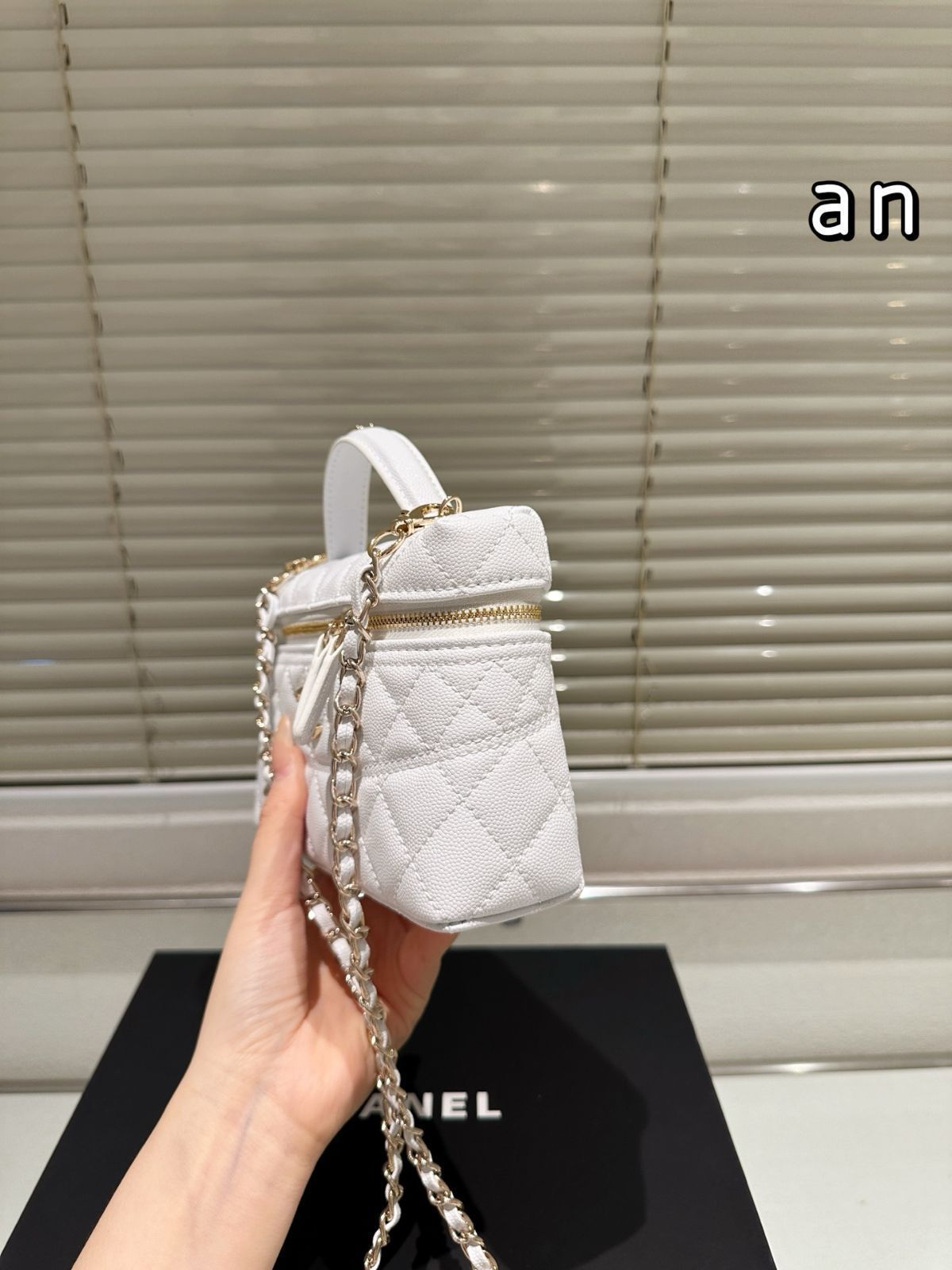 【今日特価】Vintage Chanel Bento Bag(ヴィンテージ シャネル ベントオバッグ) 【今日特価】Vintage Chanel Bento Bag(ヴィンテージ シャネル ベントオバッグ)