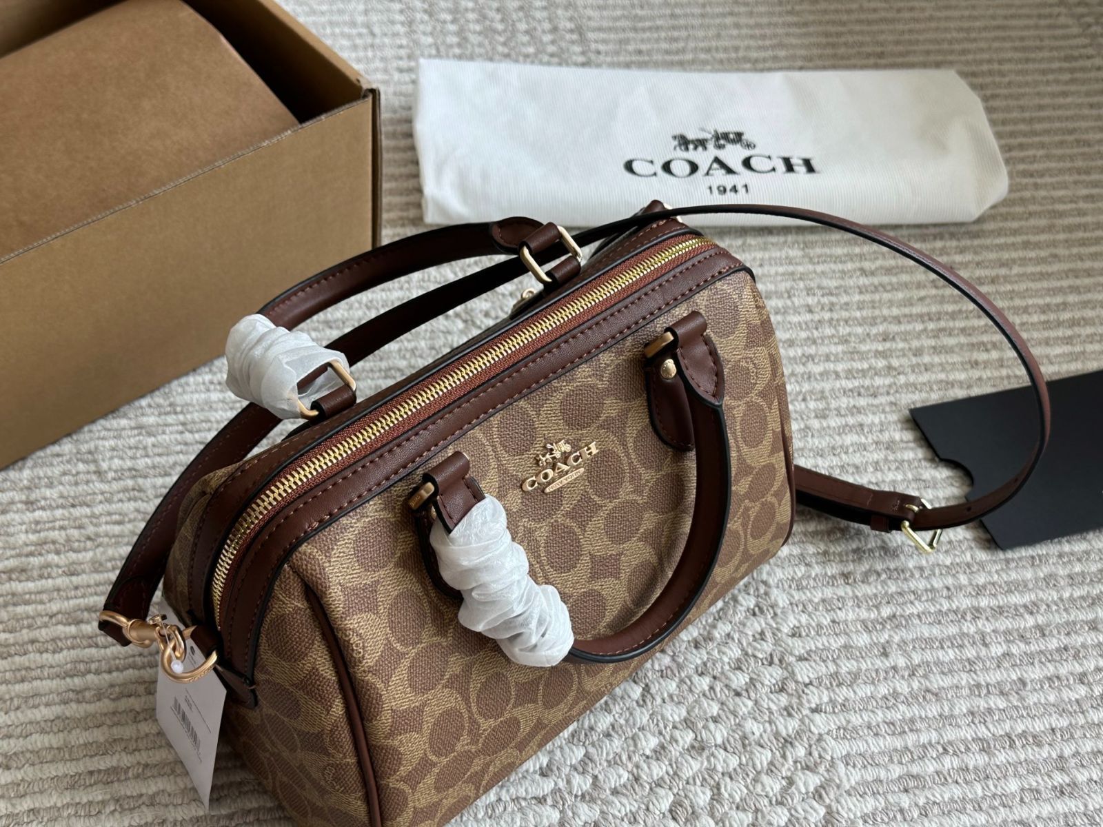 【今日特価】COACH Pillow Bag / Boston Bag(クーチ ピローバッグ / ボストンバッグ) 【今日特価】COACH Pillow Bag / Boston Bag(クーチ ピローバッグ / ボストンバッグ)