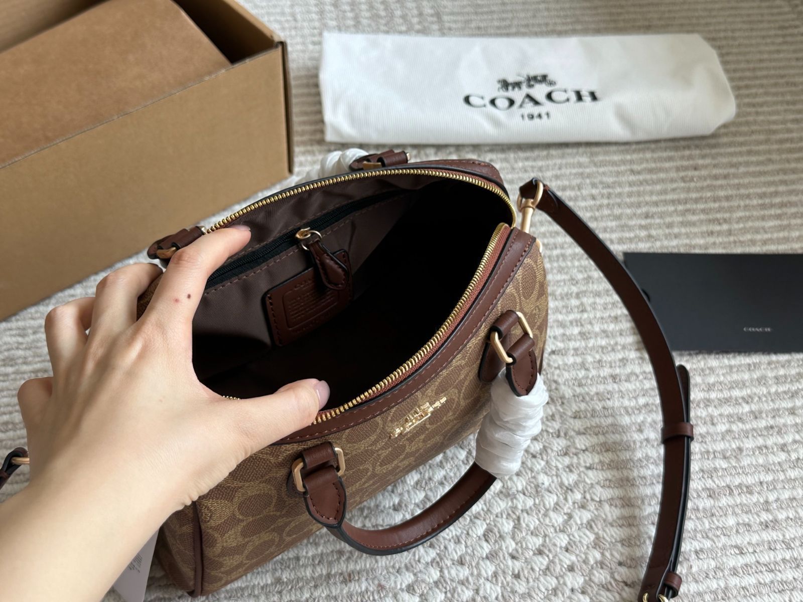 【今日特価】COACH Pillow Bag / Boston Bag(クーチ ピローバッグ / ボストンバッグ) 【今日特価】COACH Pillow Bag / Boston Bag(クーチ ピローバッグ / ボストンバッグ)