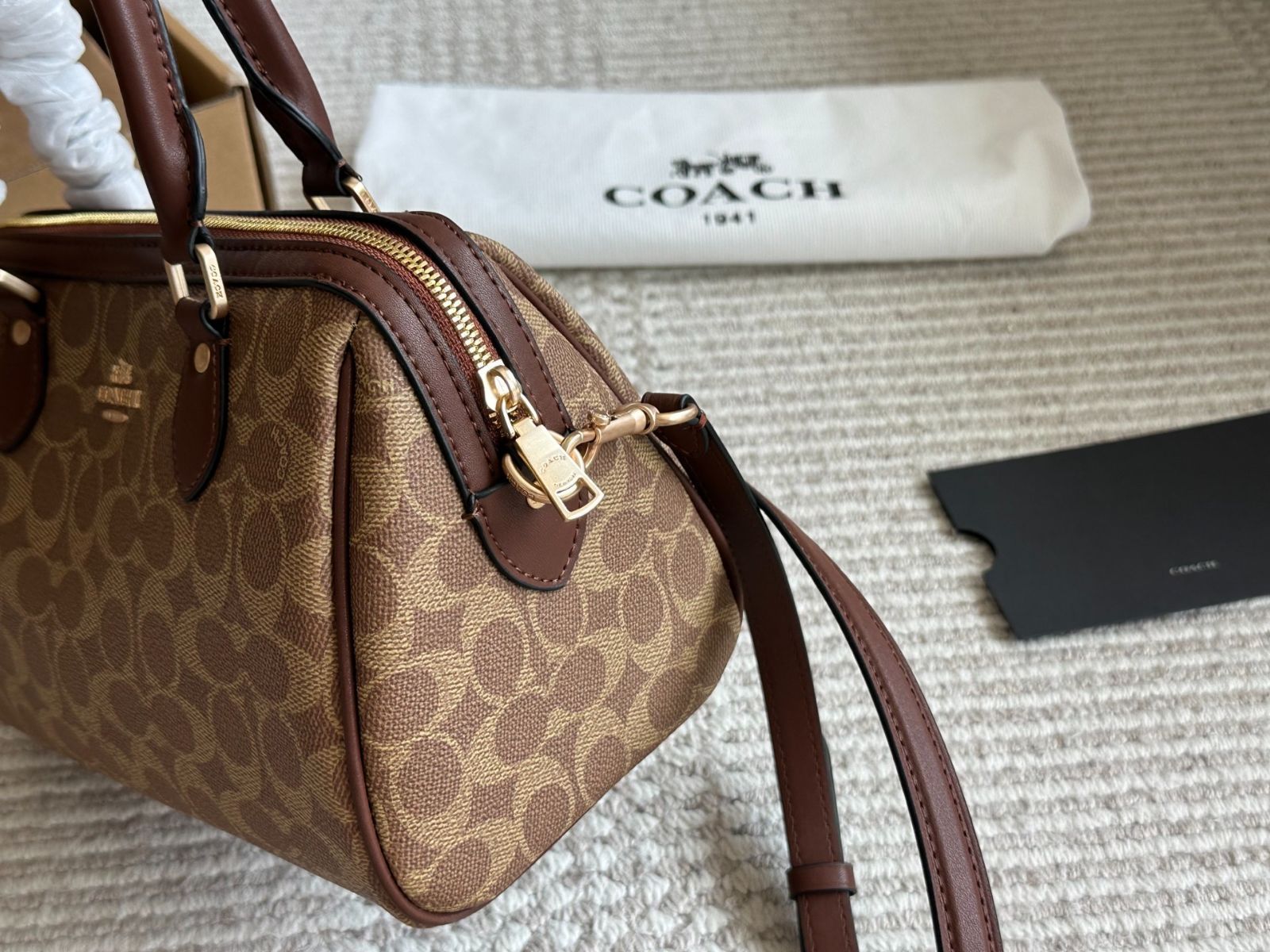 【今日特価】COACH Pillow Bag / Boston Bag(クーチ ピローバッグ / ボストンバッグ) 【今日特価】COACH Pillow Bag / Boston Bag(クーチ ピローバッグ / ボストンバッグ)