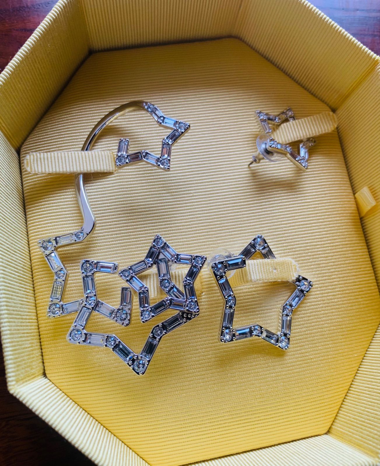 新品 スワロフスキー SWAROVSKI Stella イヤーカフ 3点セット 新品 スワロフスキー SWAROVSKI Stella イヤーカフ 3点セット