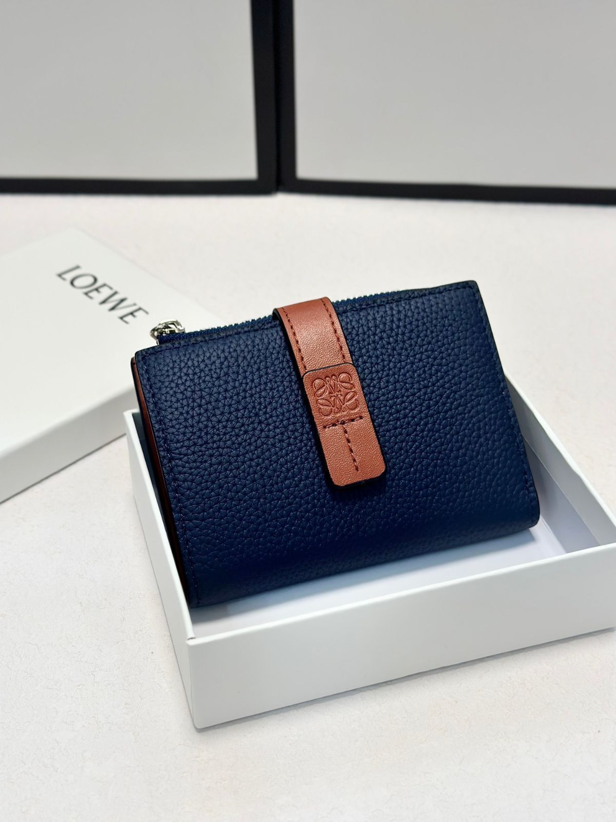 LOEWE/ロエベ/財布、クレジットカードスロットに紙幣と手形を収納、両用カードバッグ財布[本日特価|新品未使用品]