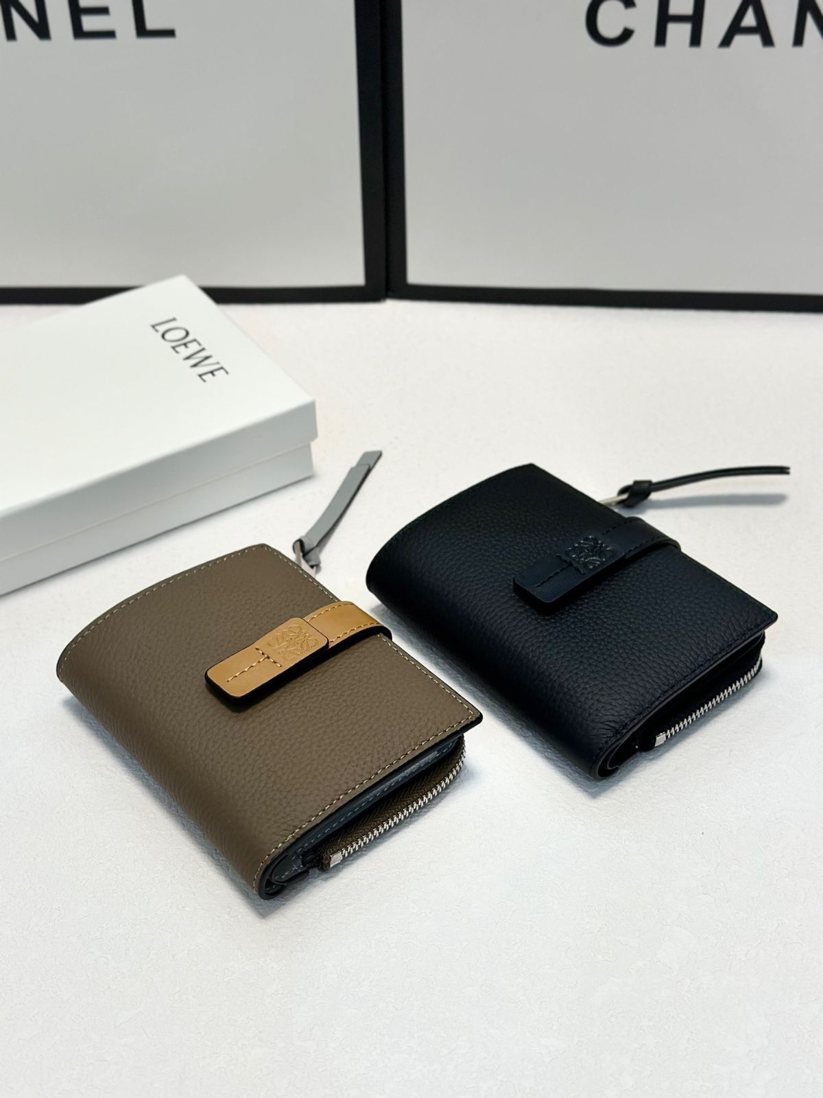 LOEWE/ロエベ/財布、クレジットカードスロットに紙幣と手形を収納、両用カードバッグ財布[本日特価|新品未使用品]