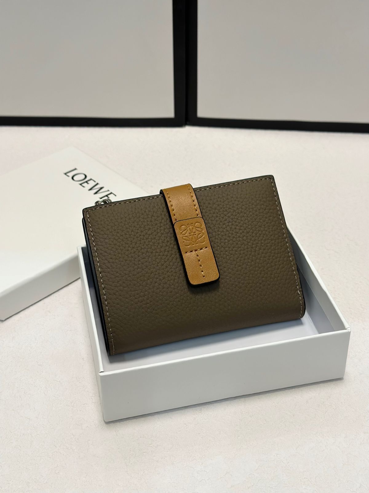 LOEWE/ロエベ/財布、クレジットカードスロットに紙幣と手形を収納、両用カードバッグ財布[本日特価|新品未使用品]