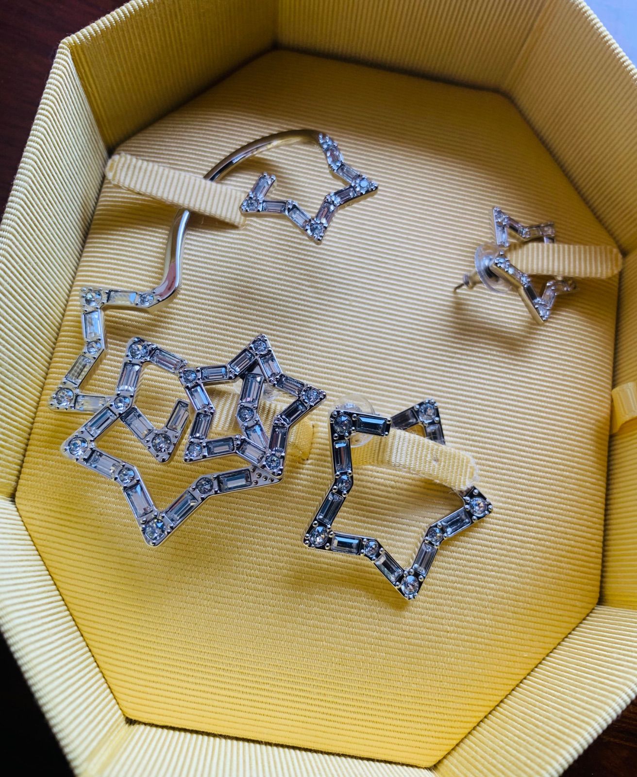 新品 スワロフスキー SWAROVSKI Stella イヤーカフ 3点セット 新品 スワロフスキー SWAROVSKI Stella イヤーカフ 3点セット