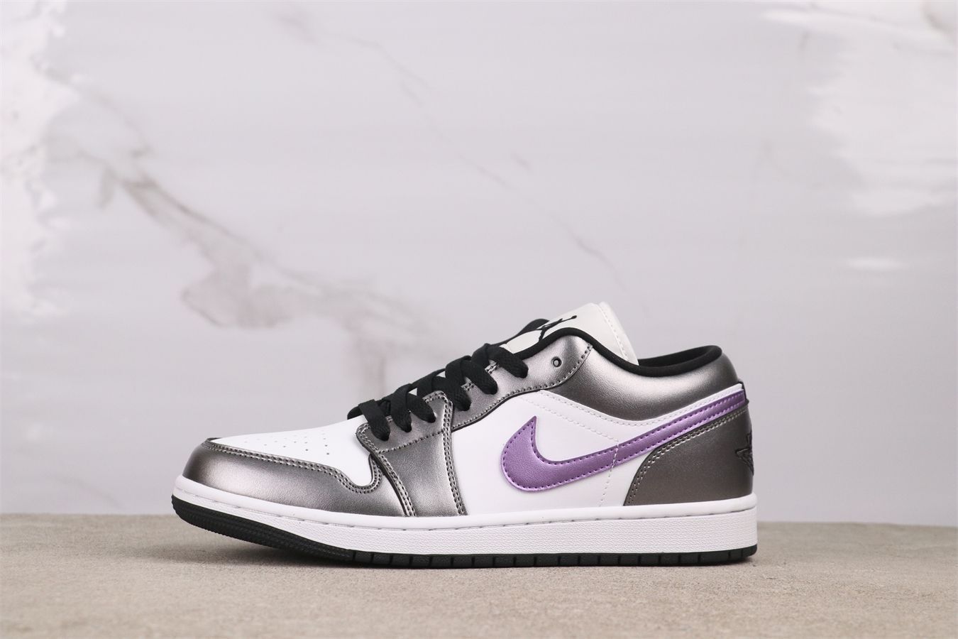 【今日特価】Jordan / エア ジョーダン AJ1 HJ5911-105 14,999円