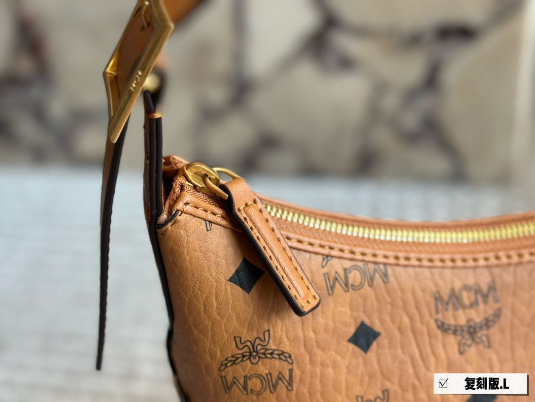 【今日特価】MCM Hobo Bag ホーボーバッグ バタークロ issant