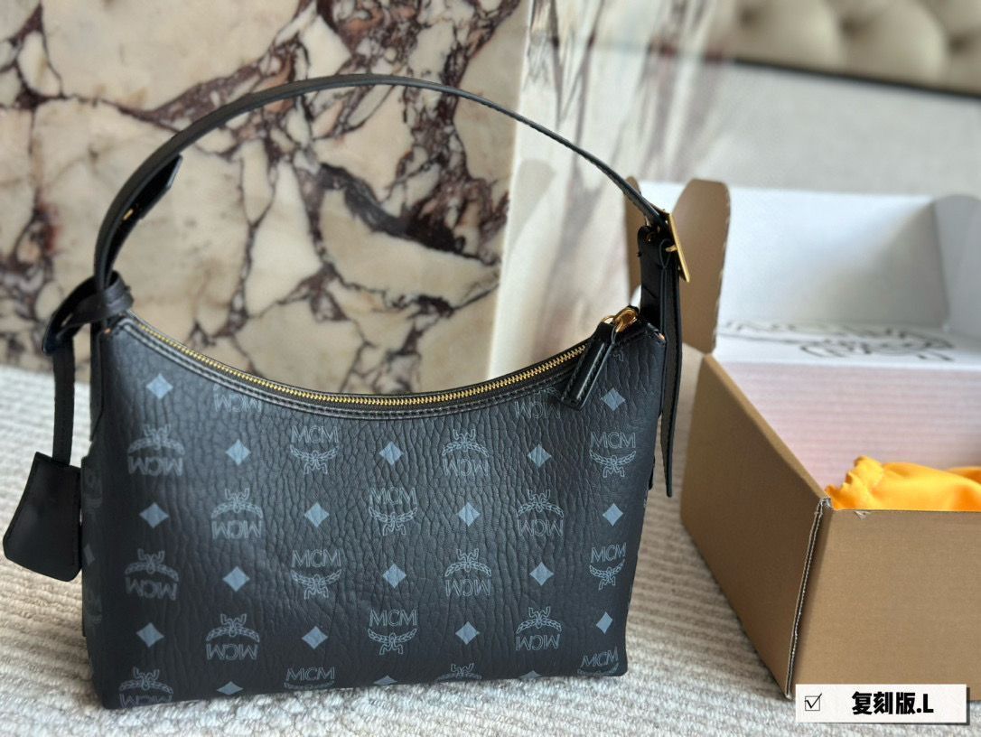 【今日特価】MCM Hobo Bag ホーボーバッグ バタークロ issant