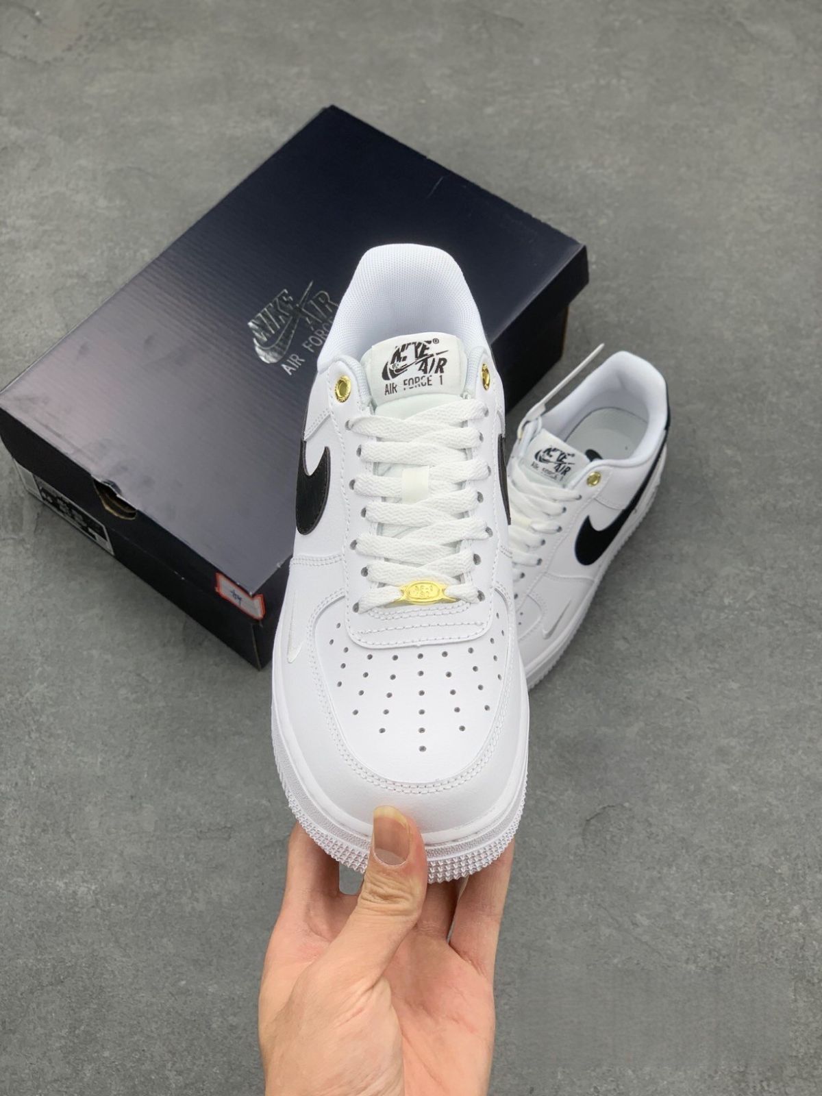 お値下げしました??即購入新品箱付?? Nike Air Force 1 Low '07 LV8 40th Anniversary White Black ナイキ お値下げしました??即購入新品箱付?? Nike Air Force 1 Low '07 LV8 40th Anniversary White Black ナイキ