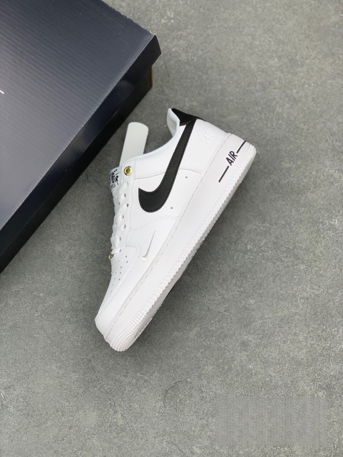 お値下げしました??即購入新品箱付?? Nike Air Force 1 Low '07 LV8 40th Anniversary White Black ナイキ お値下げしました??即購入新品箱付?? Nike Air Force 1 Low '07 LV8 40th Anniversary White Black ナイキ