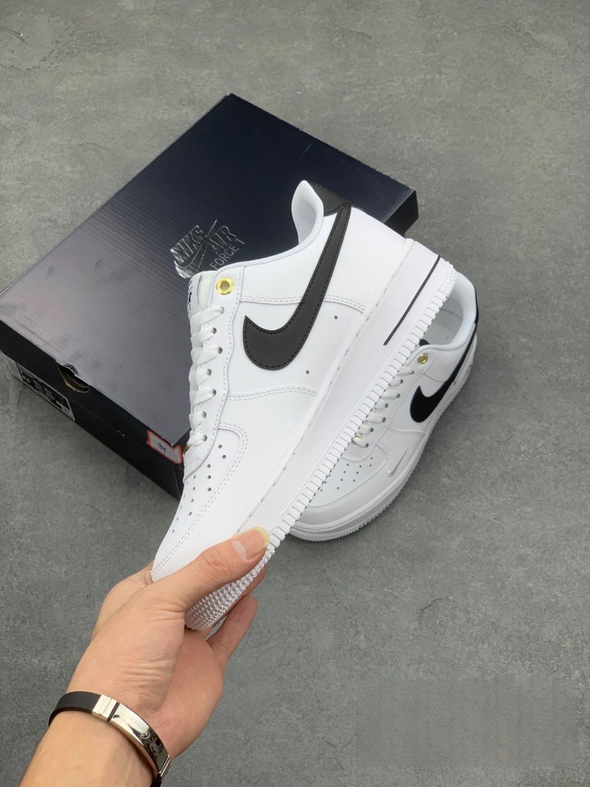 お値下げしました??即購入新品箱付?? Nike Air Force 1 Low '07 LV8 40th Anniversary White Black ナイキ お値下げしました??即購入新品箱付?? Nike Air Force 1 Low '07 LV8 40th Anniversary White Black ナイキ