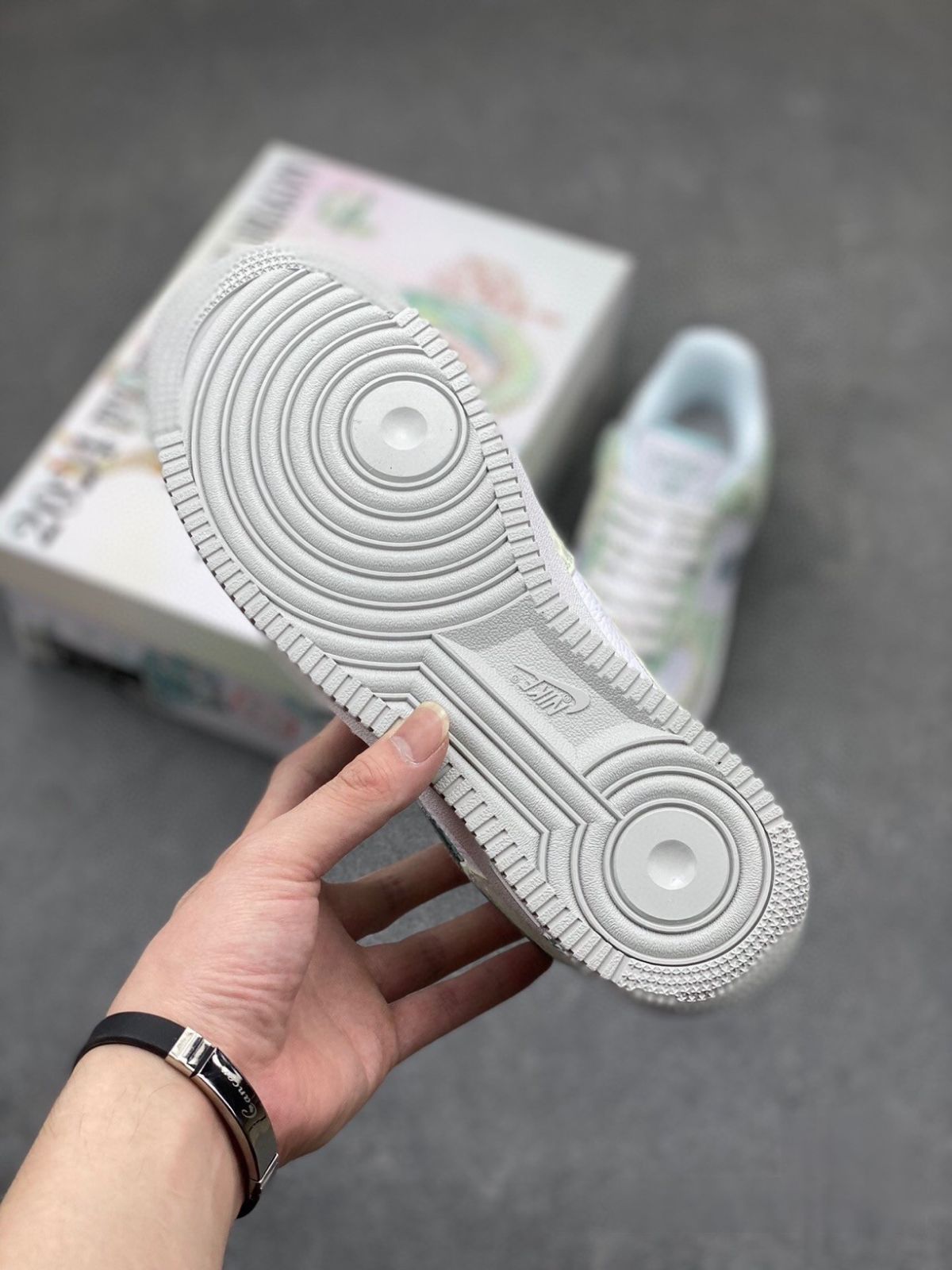 お値下げしました??即購入新品箱付?? Nike AIR FORCE1'07 LOW 男女兼用 ナイキ