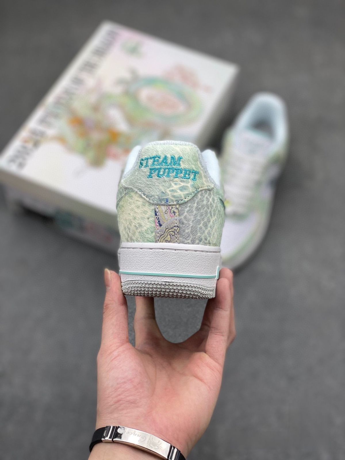 お値下げしました??即購入新品箱付?? Nike AIR FORCE1'07 LOW 男女兼用 ナイキ