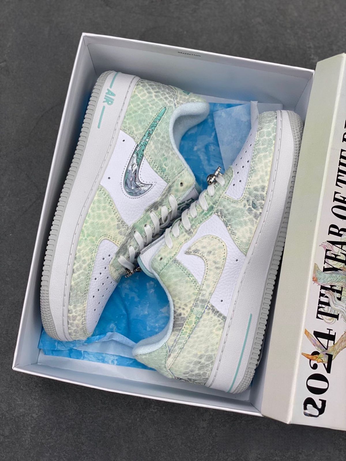 お値下げしました??即購入新品箱付?? Nike AIR FORCE1'07 LOW 男女兼用 ナイキ