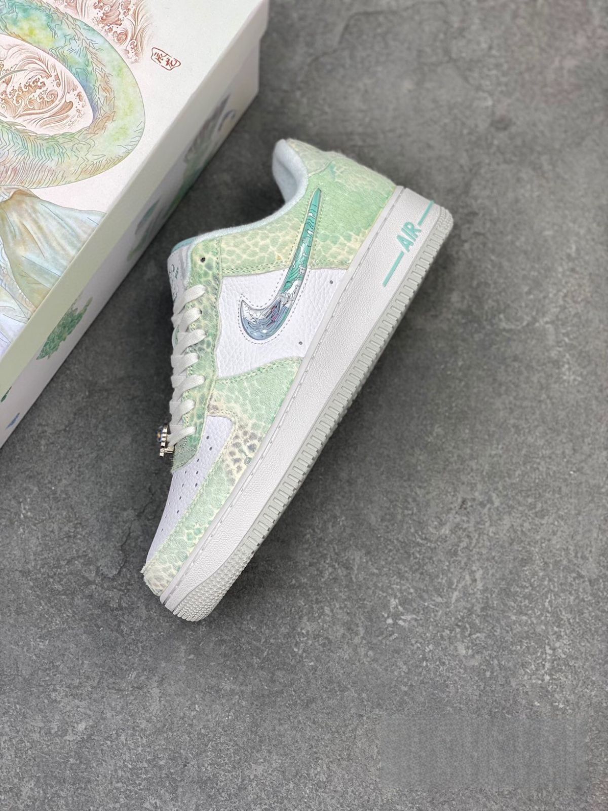 お値下げしました??即購入新品箱付?? Nike AIR FORCE1'07 LOW 男女兼用 ナイキ