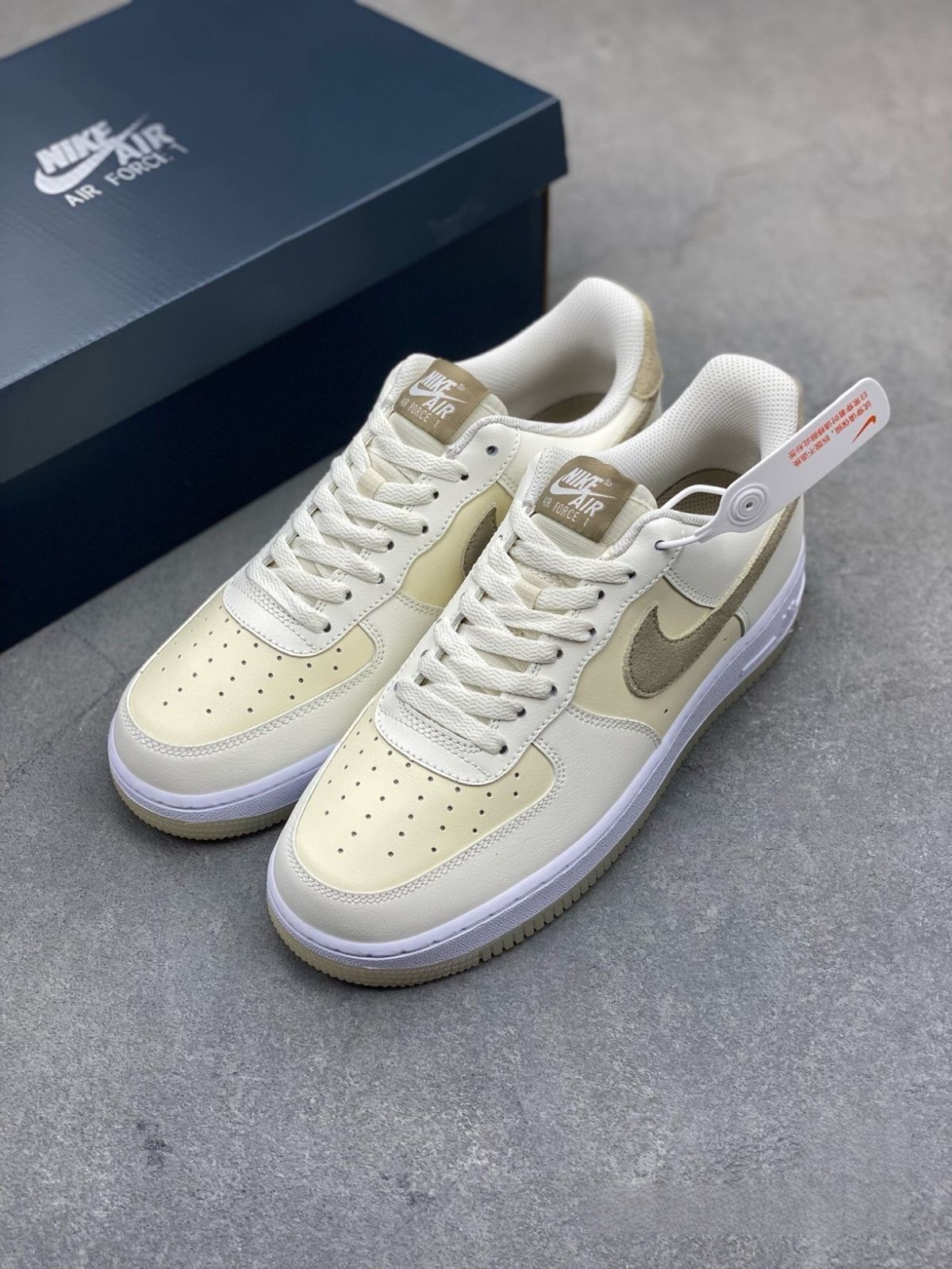 お値下げしました??即購入 箱付新品?? Nike Air Force 1 07 lv8 Low fn5832-101 男女兼用ナイキ