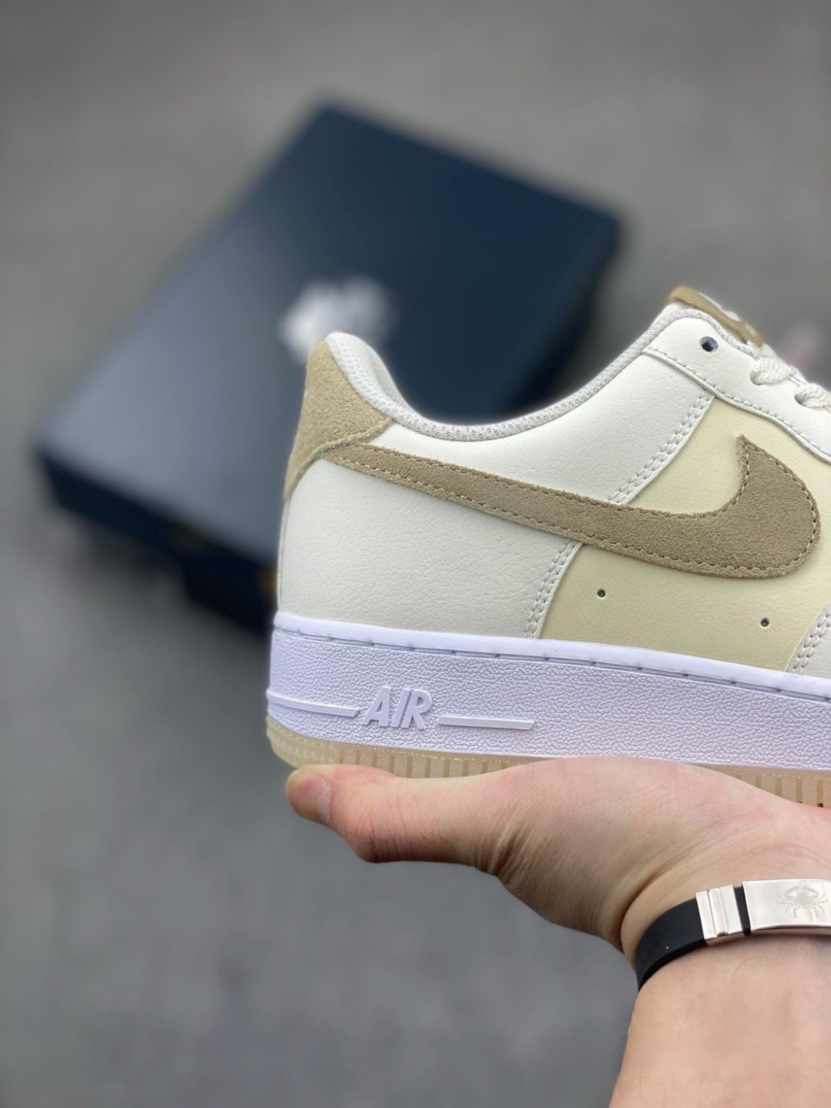 お値下げしました??即購入 箱付新品?? Nike Air Force 1 07 lv8 Low fn5832-101 男女兼用ナイキ