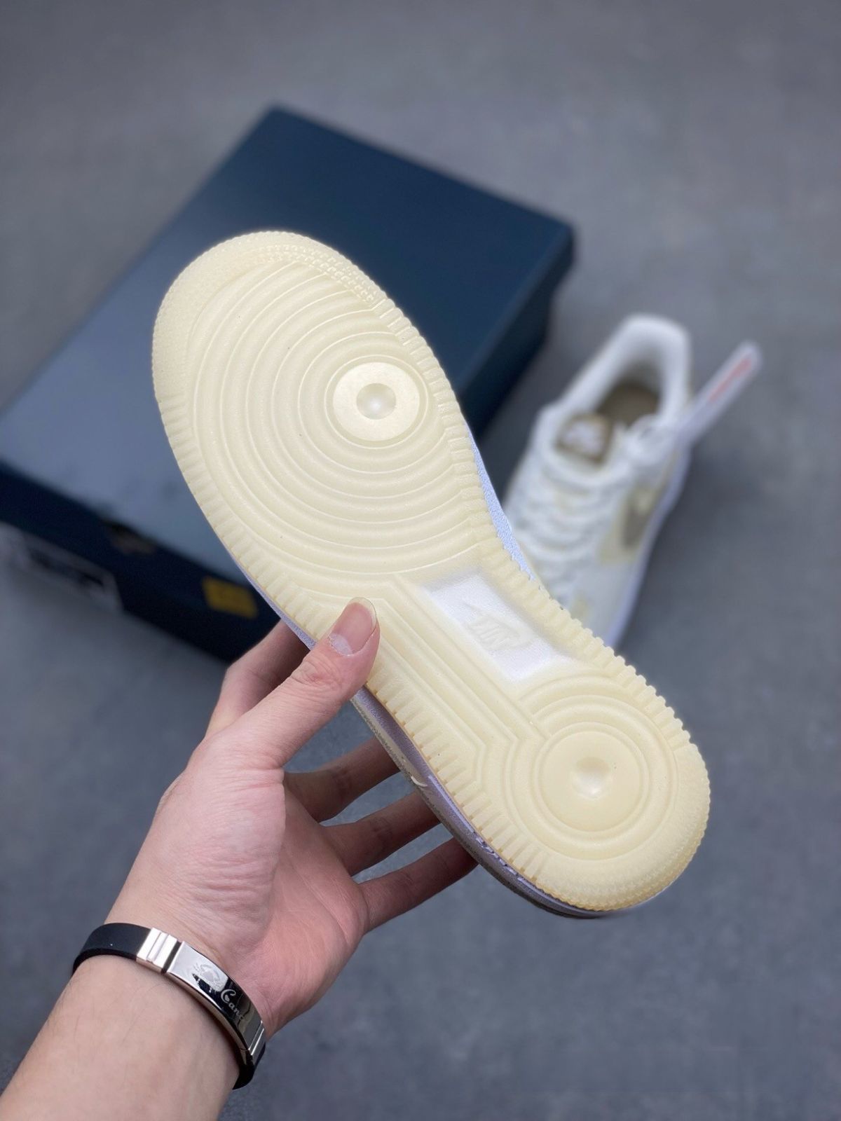 お値下げしました??即購入 箱付新品?? Nike Air Force 1 07 lv8 Low fn5832-101 男女兼用ナイキ