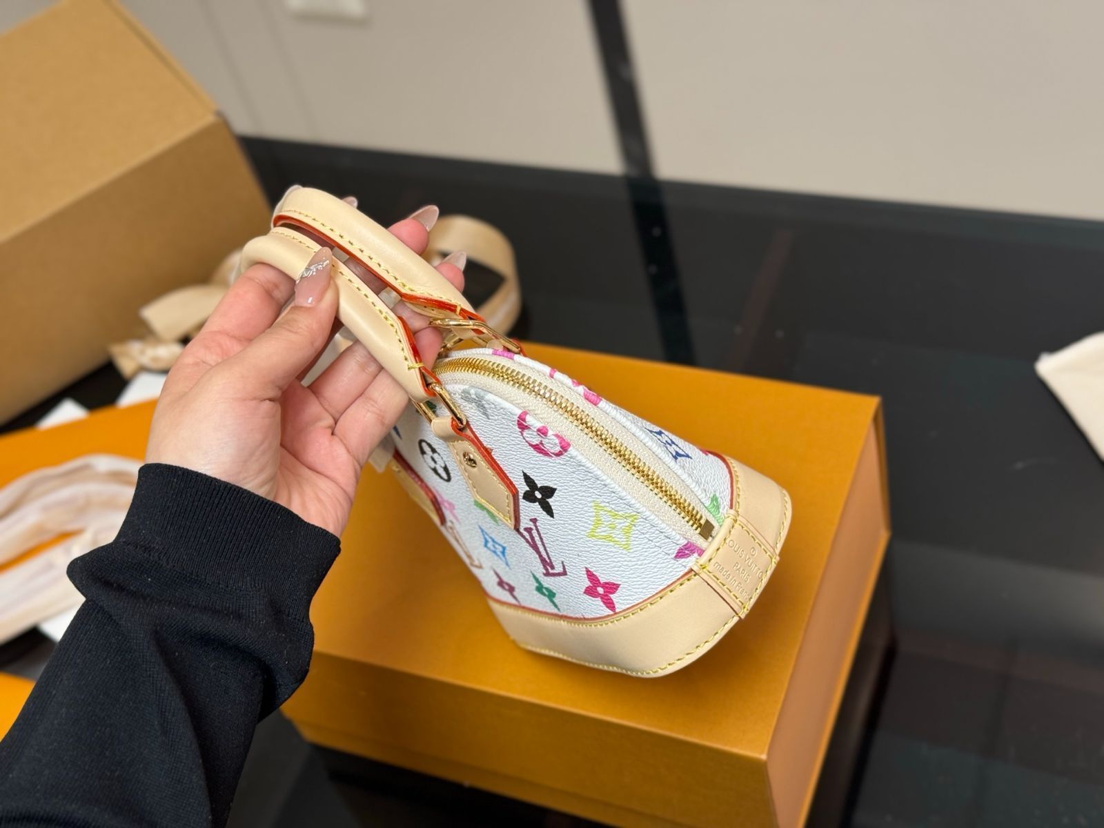 【今日特価】LV Alma Clamshell Bag ルイ・ヴィトン アルマ クラムシェル バッグ