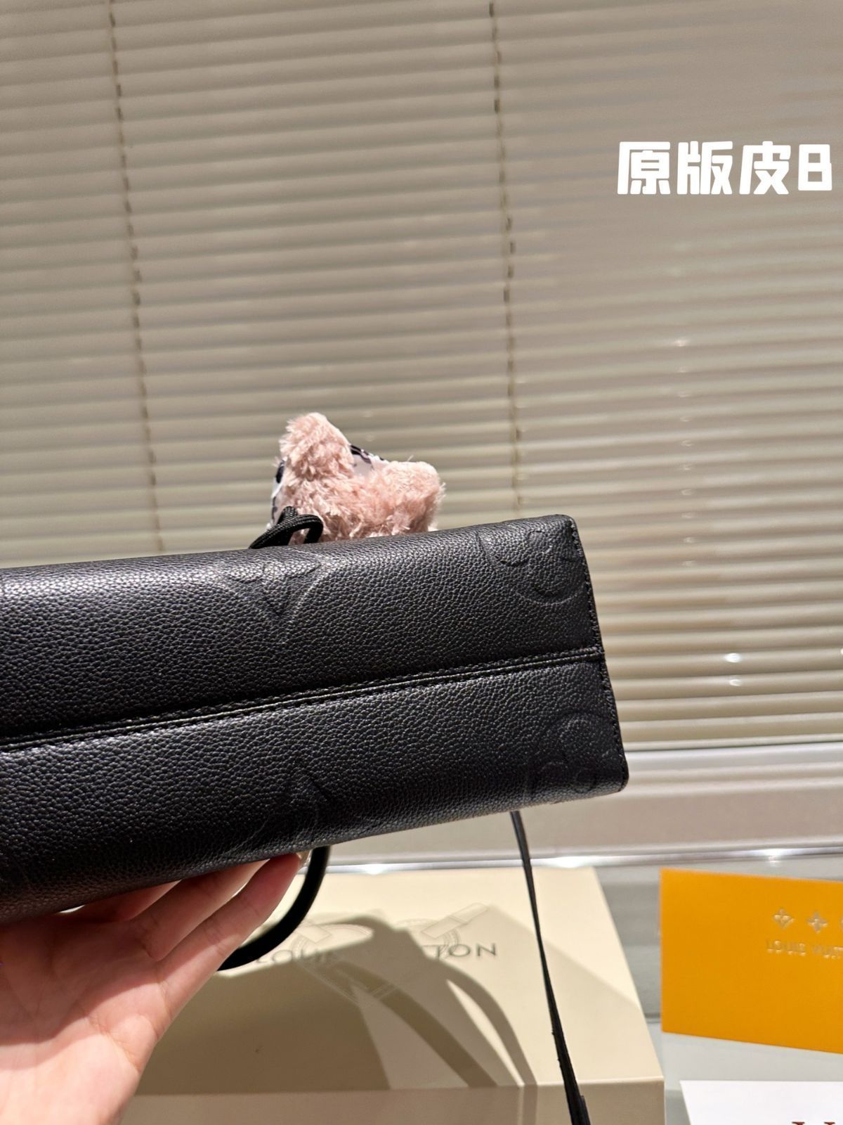 【今日特価】LV Onthego 25cm 圧字ジャングルバッグ ヴィトン オンザゴー 25cm プレス ジャングル バッグ