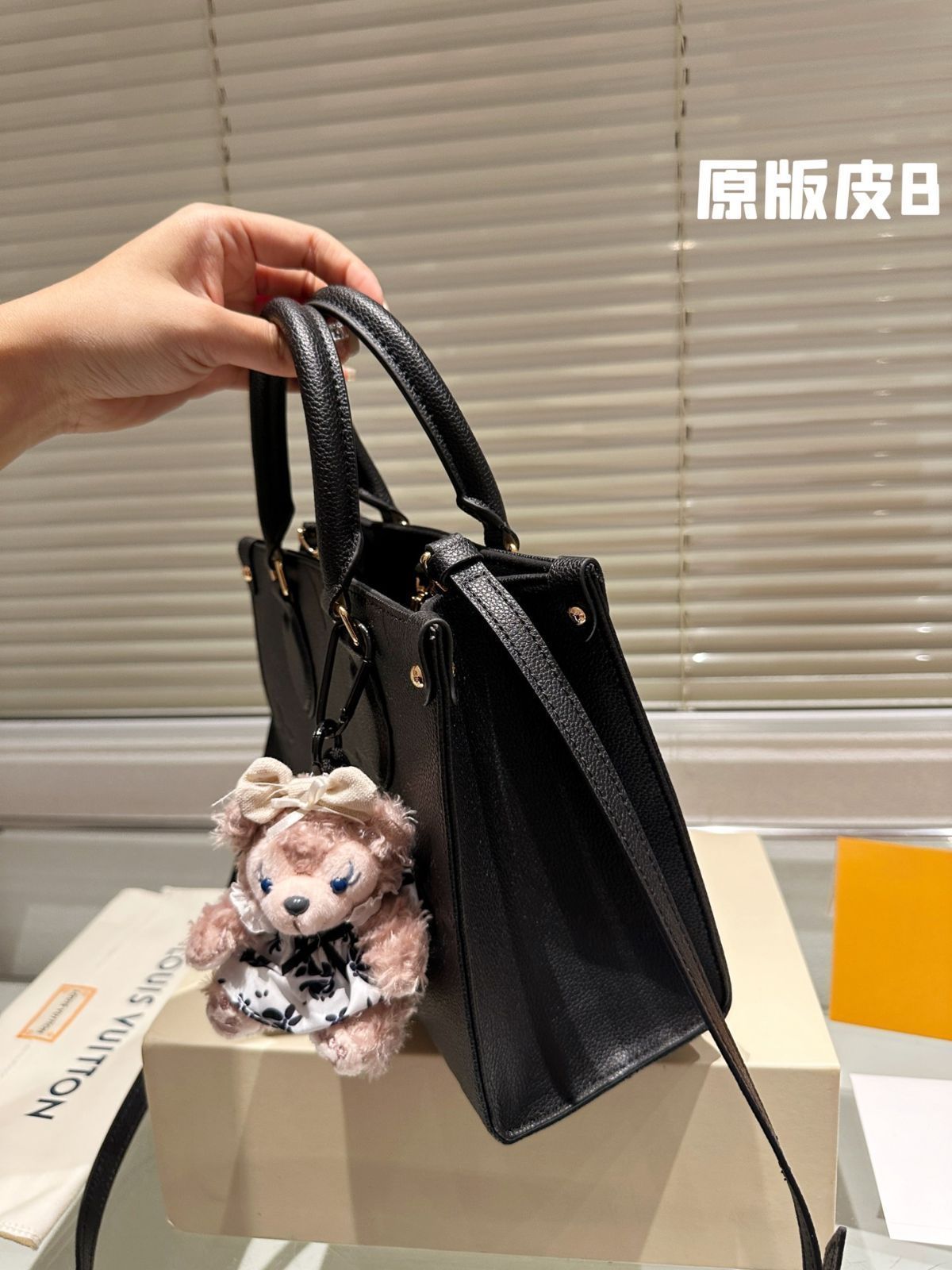 【今日特価】LV Onthego 25cm 圧字ジャングルバッグ ヴィトン オンザゴー 25cm プレス ジャングル バッグ