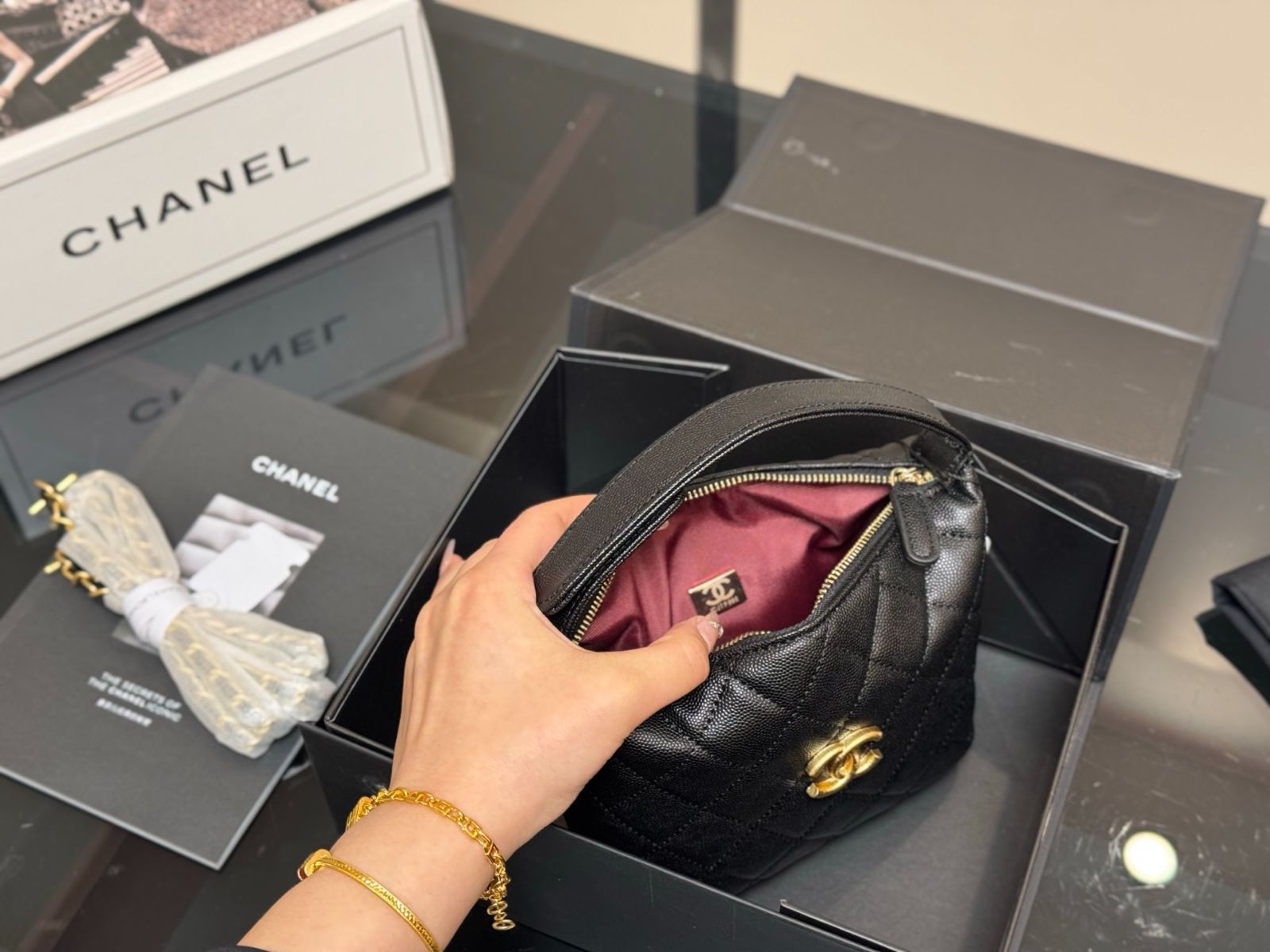 【今日特価】Chanel Bento Hobo Bag シャネル 弁当箱 ホーボーバッグ