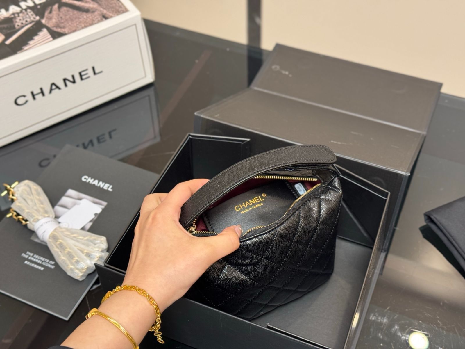 【今日特価】Chanel Bento Hobo Bag シャネル 弁当箱 ホーボーバッグ