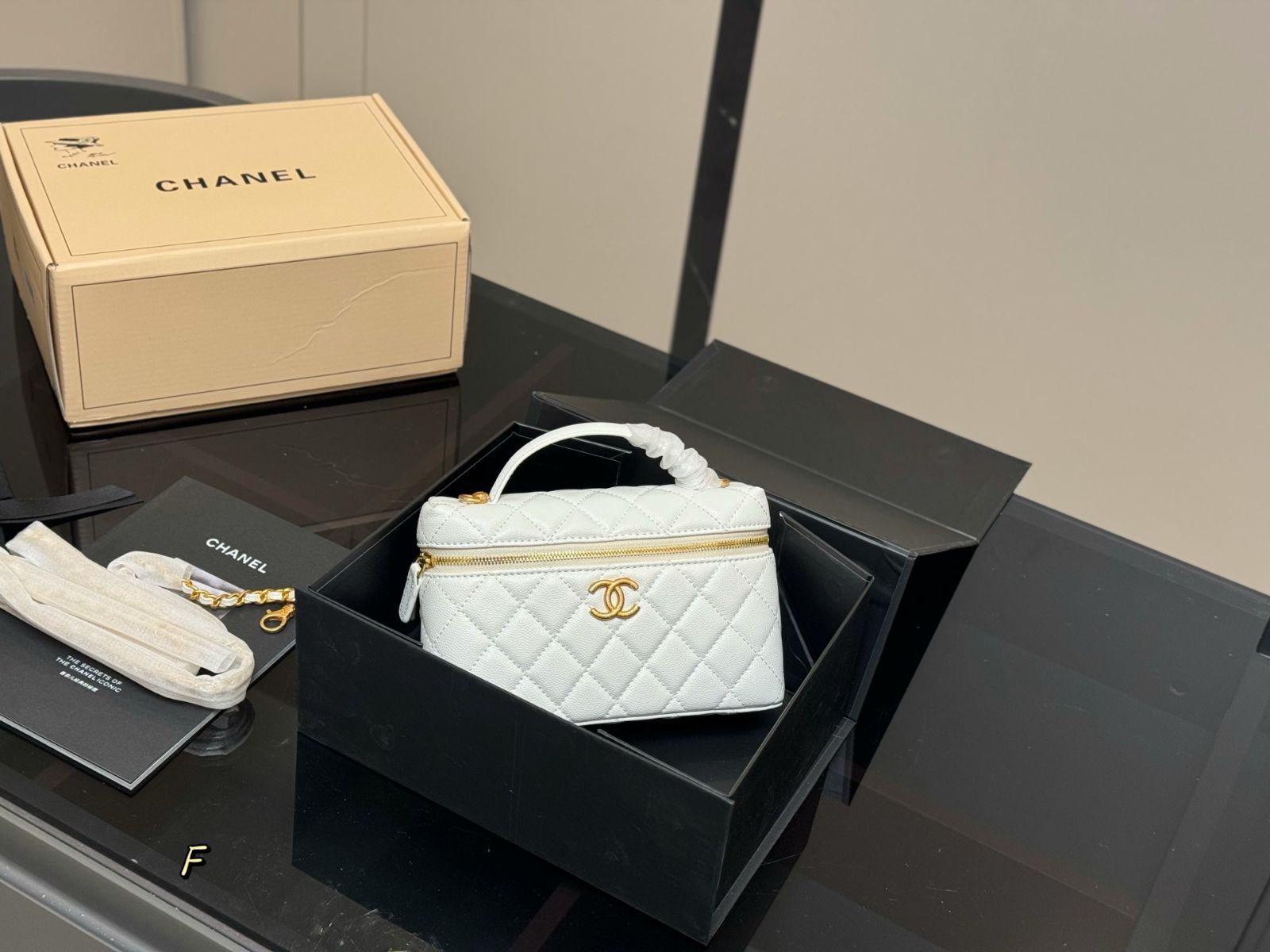 【今日特価】Chanel Bento Hobo Bag シャネル 弁当箱 ホーボーバッグ