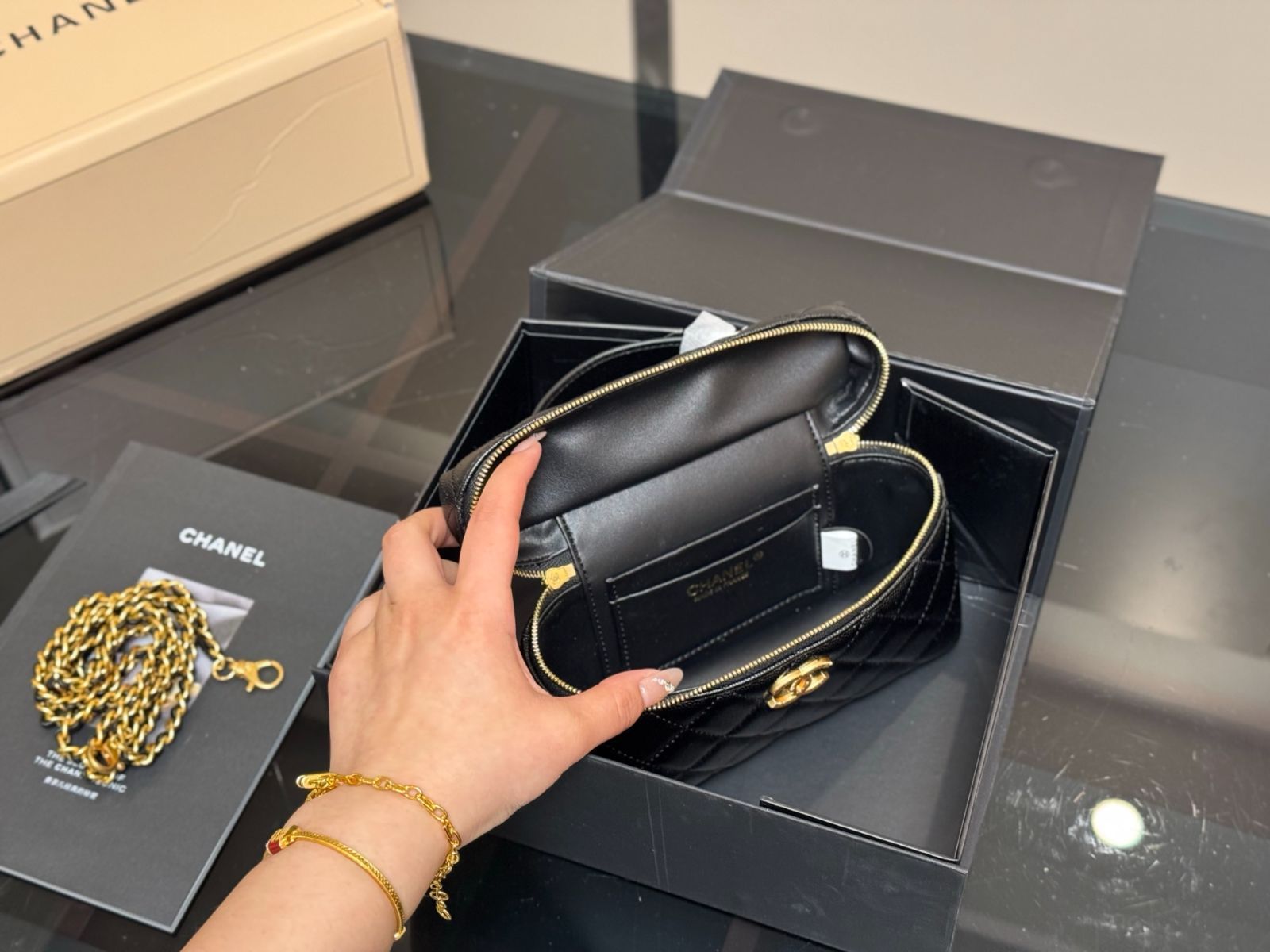 【今日特価】Chanel Bento Hobo Bag シャネル 弁当箱 ホーボーバッグ