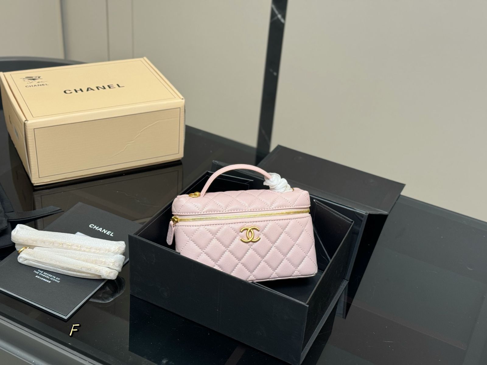 【今日特価】Chanel Bento Hobo Bag シャネル 弁当箱 ホーボーバッグ