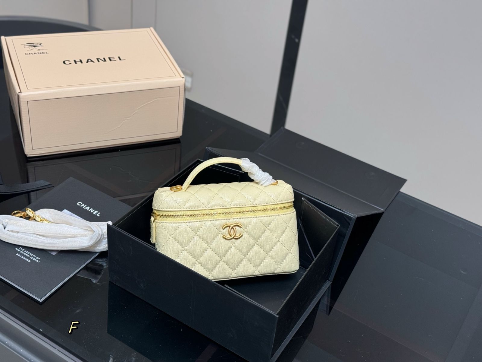 【今日特価】Chanel Bento Hobo Bag シャネル 弁当箱 ホーボーバッグ