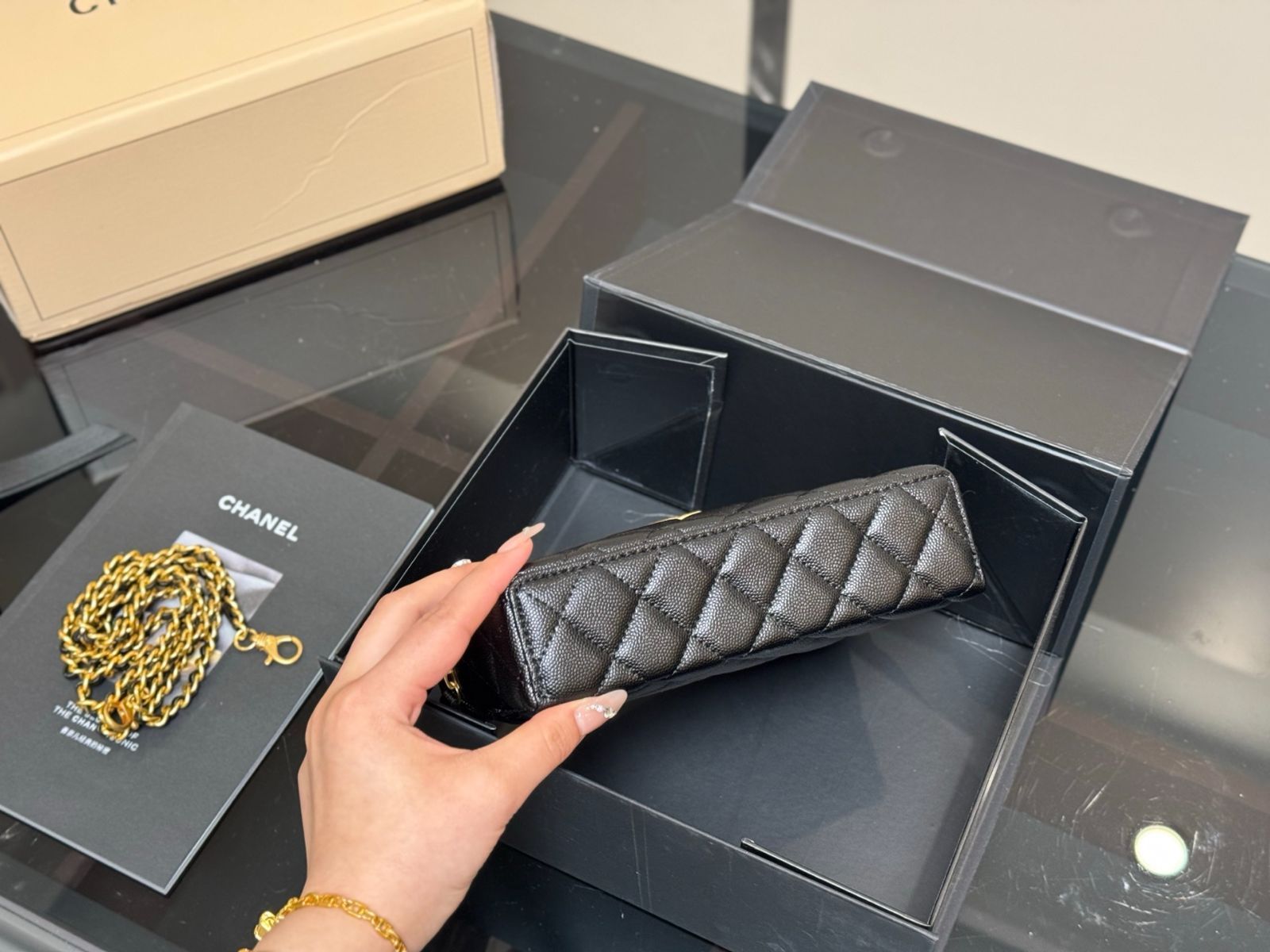 【今日特価】Chanel Bento Hobo Bag シャネル 弁当箱 ホーボーバッグ