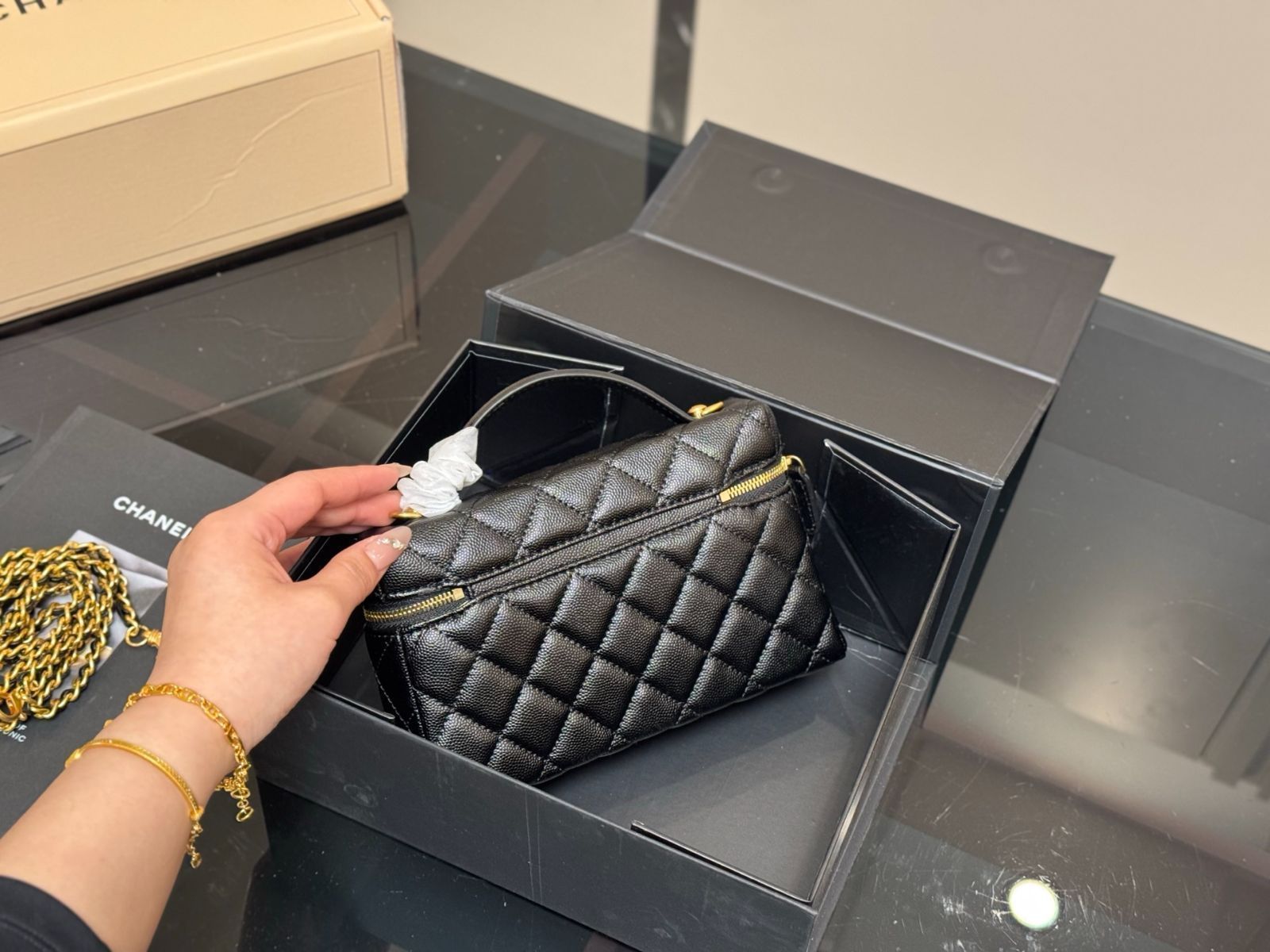 【今日特価】Chanel Bento Hobo Bag シャネル 弁当箱 ホーボーバッグ