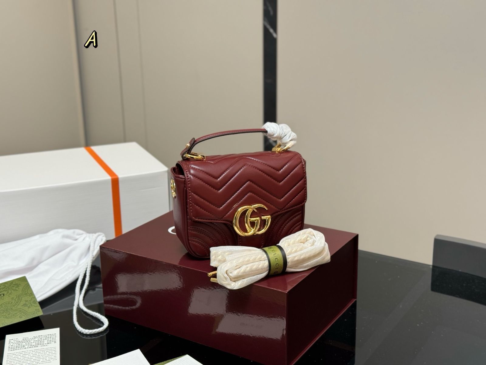 【今日特価】Gucci GG Marmont Messenger Bag メッセンジャーバッグ