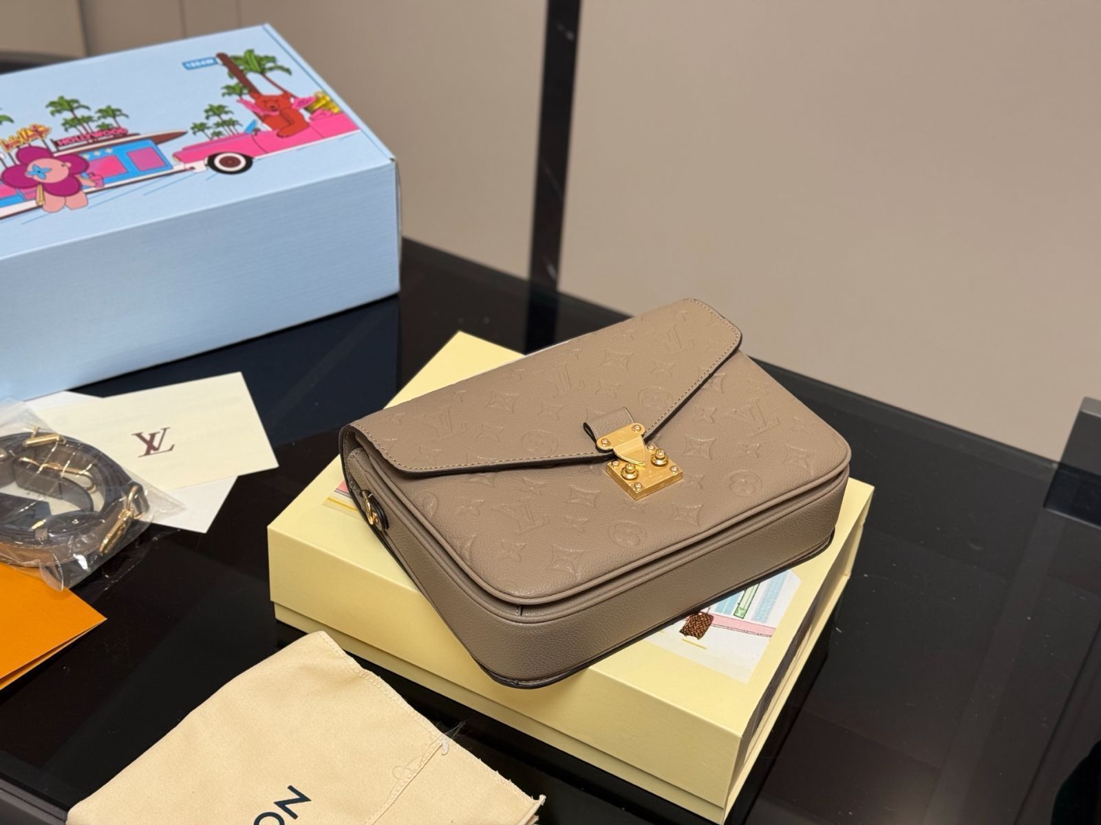 【今日特価】LV 牛皮 クラシックメッセンジャーバッグ