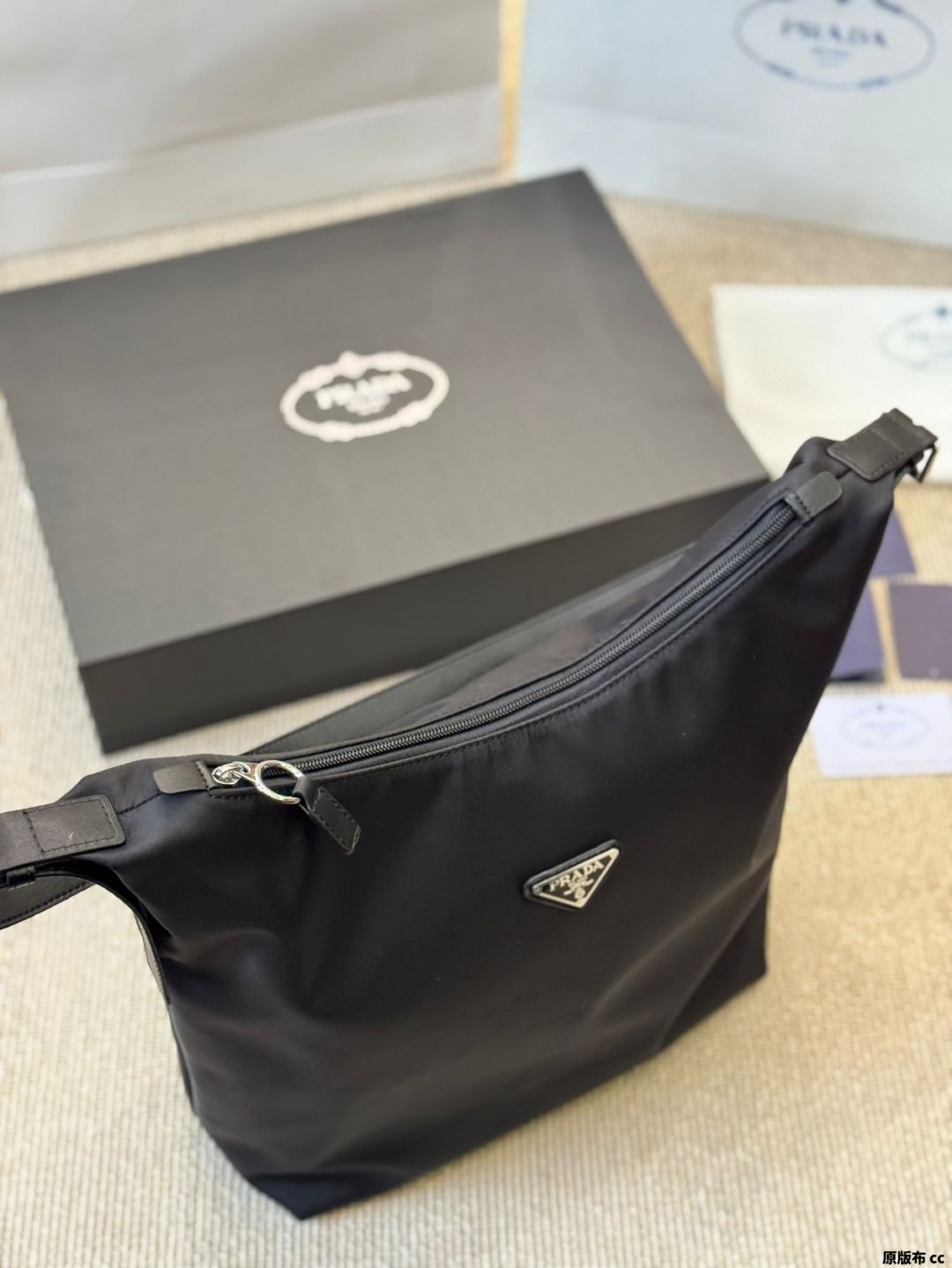 【今日特価】Prada Classic Nylon Tote Bag / プラダ クラシック ナイロン トートバッグ 【今日特価】Prada Classic Nylon Tote Bag / プラダ クラシック ナイロン トートバッグ