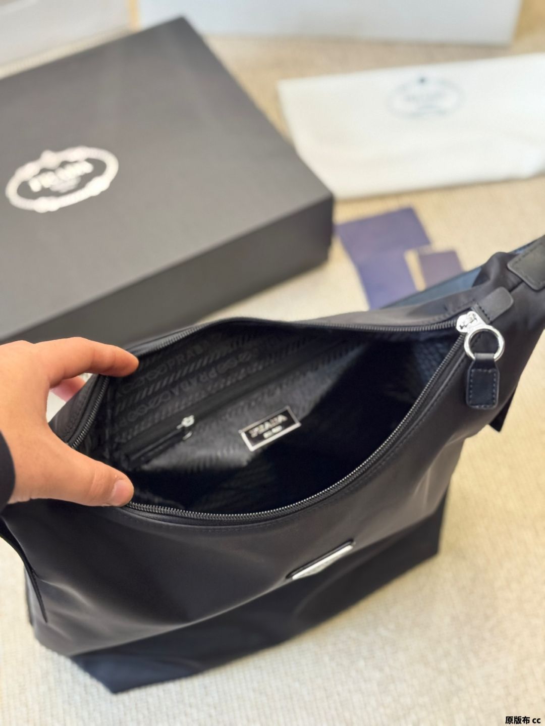 【今日特価】Prada Classic Nylon Tote Bag / プラダ クラシック ナイロン トートバッグ 【今日特価】Prada Classic Nylon Tote Bag / プラダ クラシック ナイロン トートバッグ