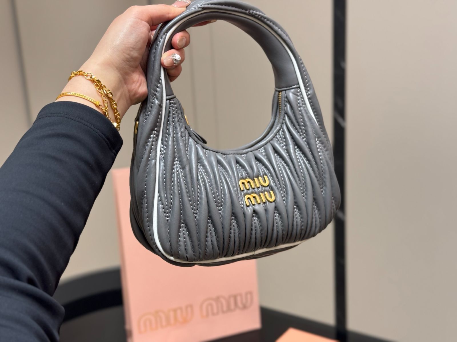 【今日特価】MiuMiu Wander ミュウミュウ ワンダー ホボバッグ