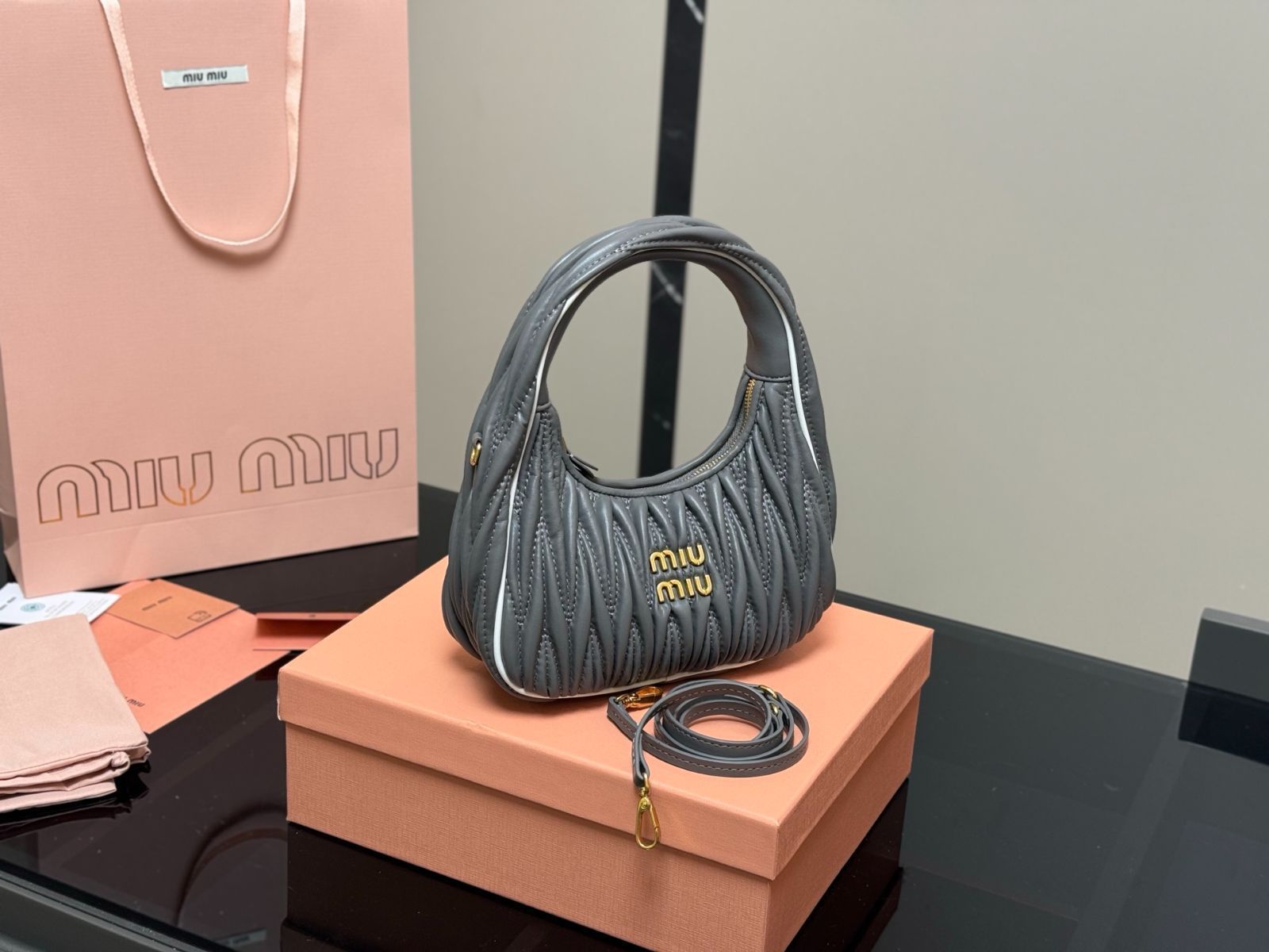 【今日特価】MiuMiu Wander ミュウミュウ ワンダー ホボバッグ