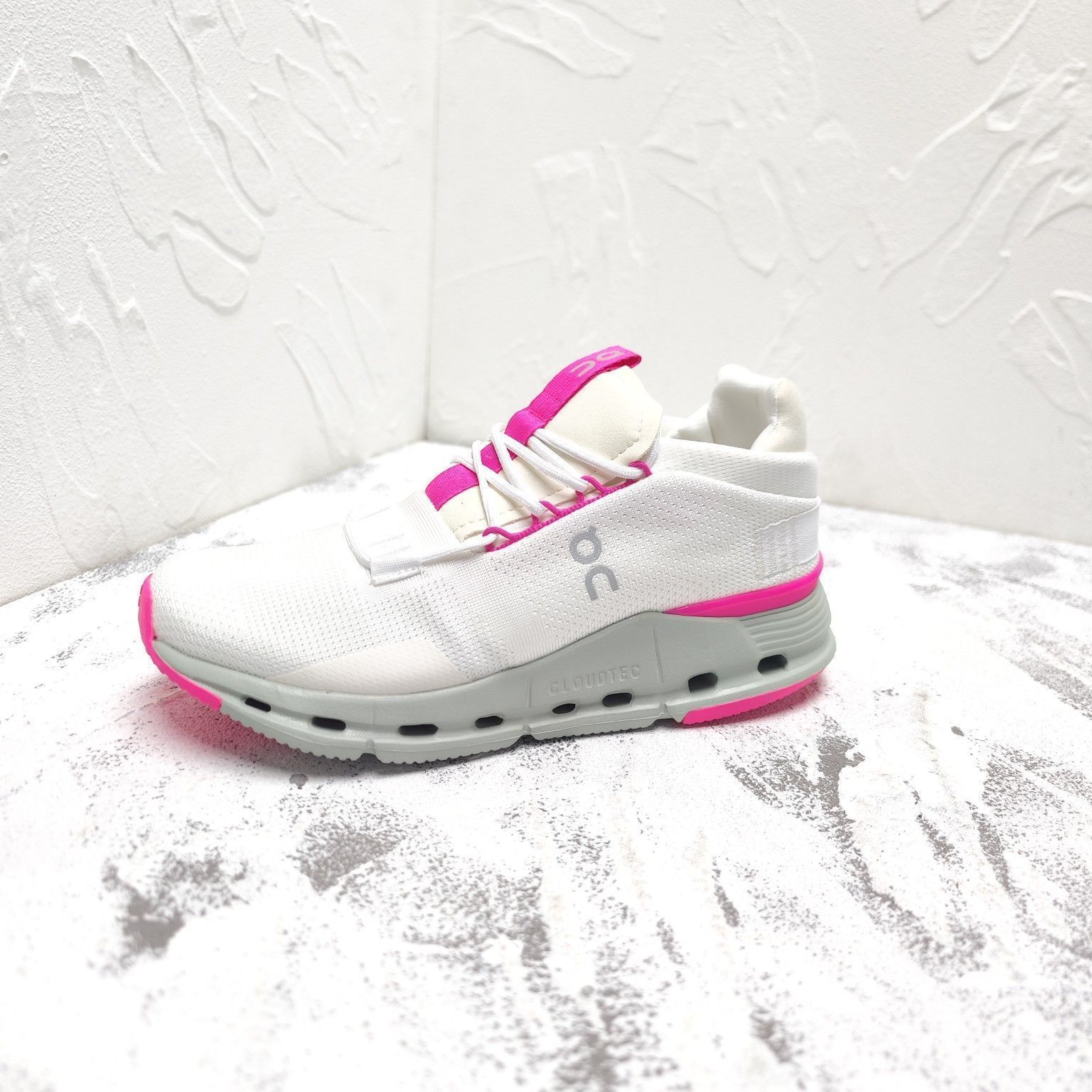 新品 On Cloud Nova オン クラウド ノヴァ メンズ レディース スニーカー ジョギングスポーツ トレーニング ランニングシューズ ホワイト　ピンク