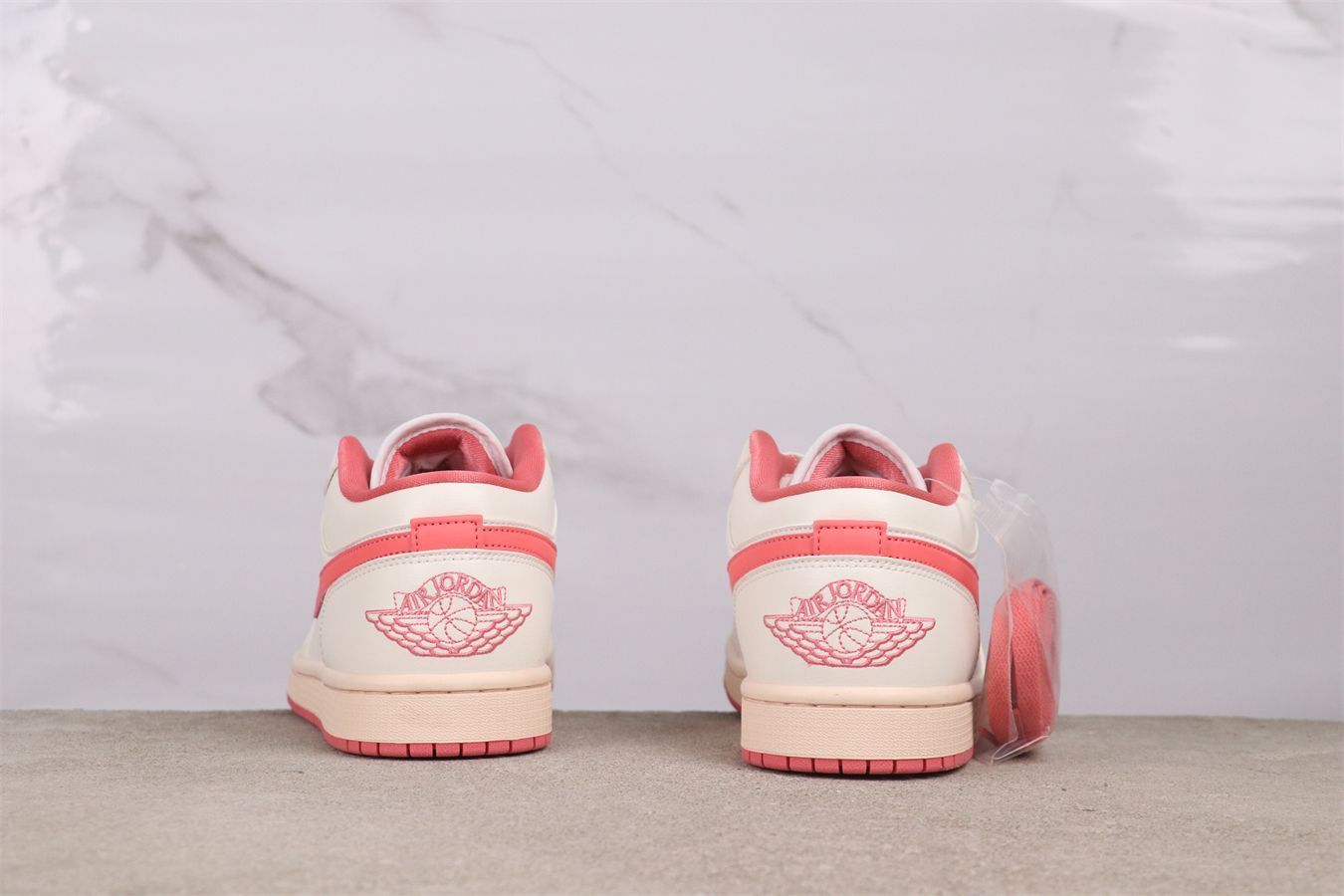 【今日特価】Jordan エアジョーダン aj1 エアジョーダン 1 Low DC0774-109 ローカット 白ピンク
