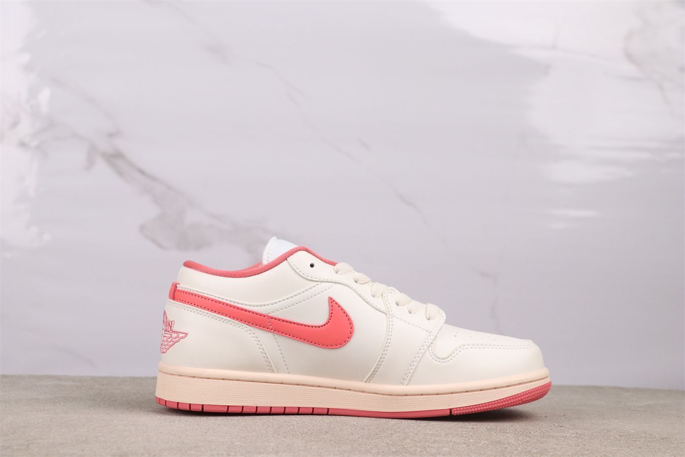 【今日特価】Jordan エアジョーダン aj1 エアジョーダン 1 Low DC0774-109 ローカット 白ピンク