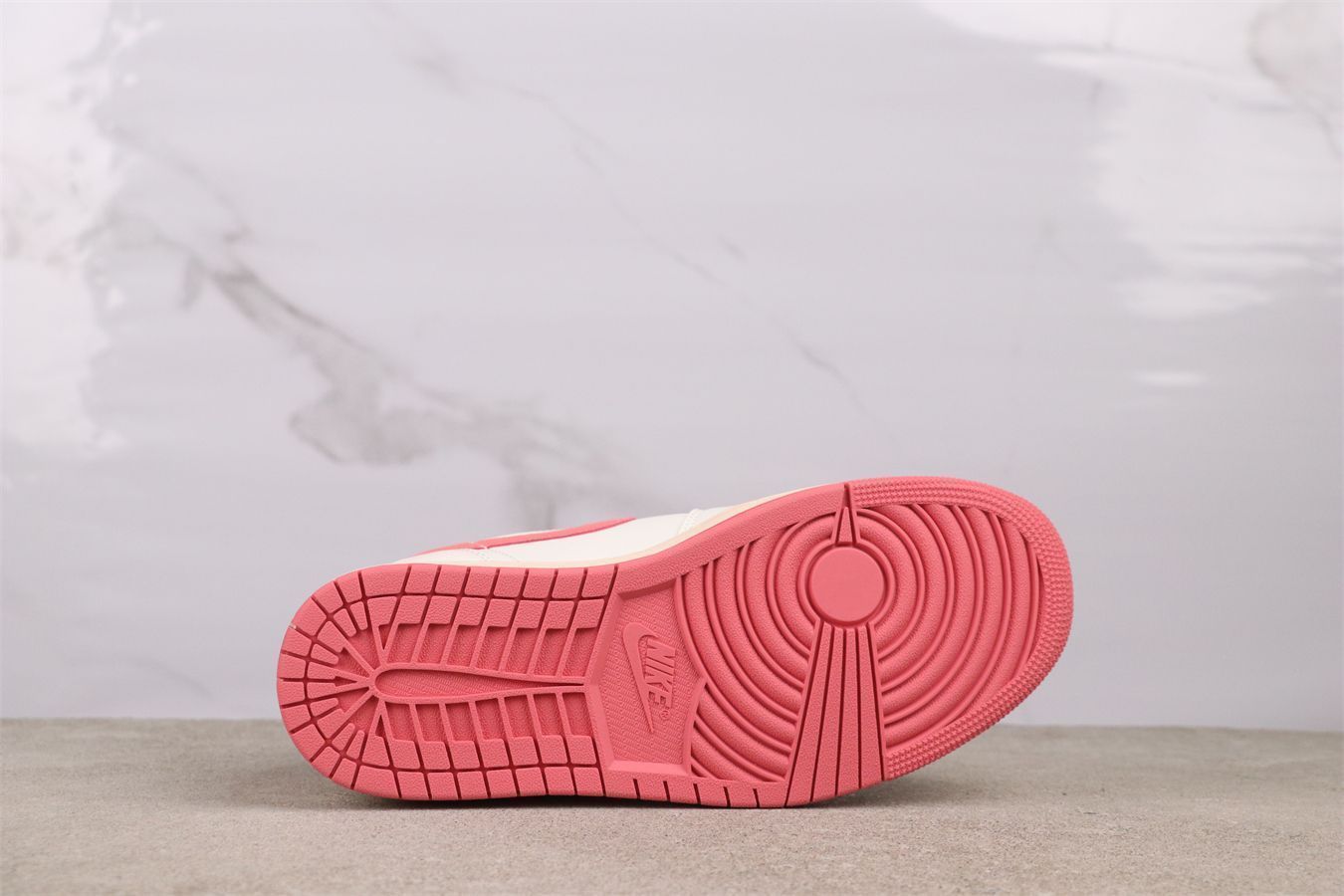 【今日特価】Jordan エアジョーダン aj1 エアジョーダン 1 Low DC0774-109 ローカット 白ピンク