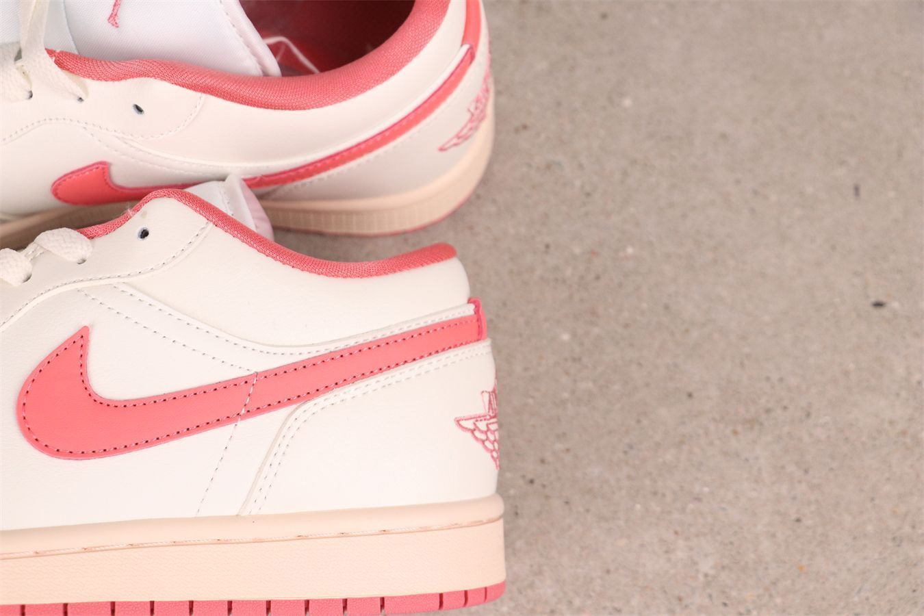 【今日特価】Jordan エアジョーダン aj1 エアジョーダン 1 Low DC0774-109 ローカット 白ピンク