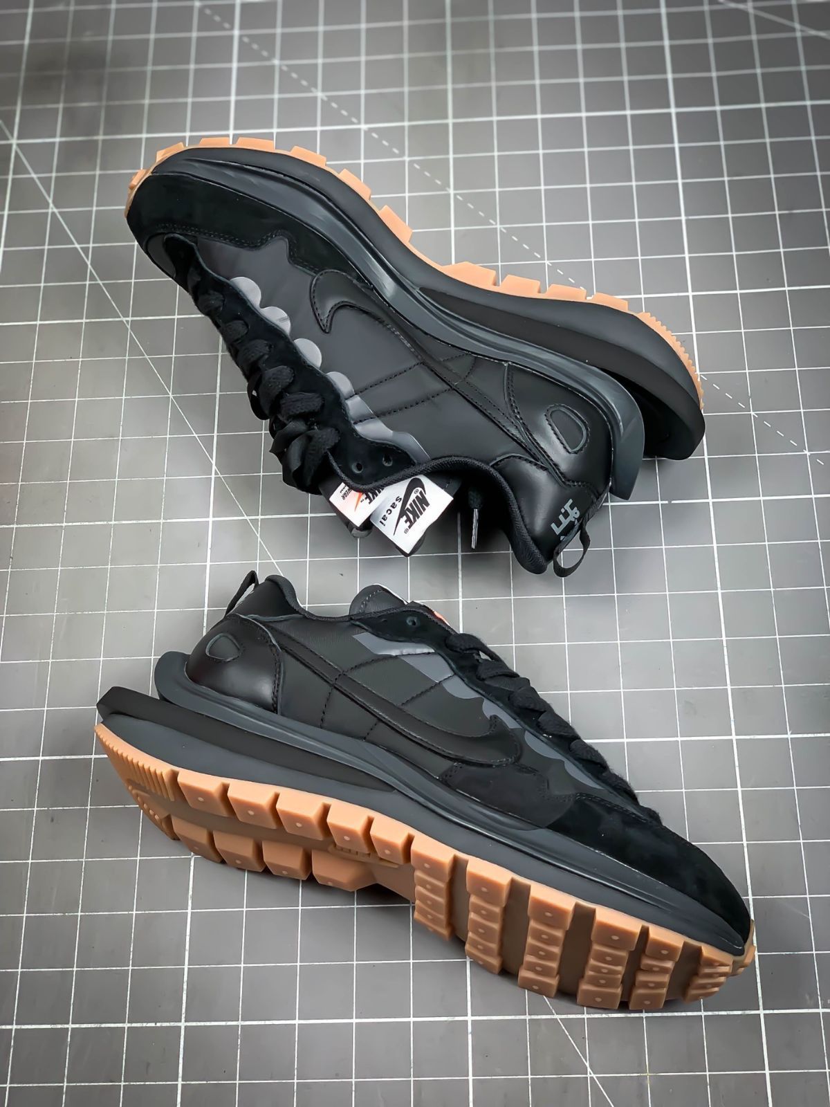 全新未使用nike sacaiスニーカー スニーカーサンダルブーツモカシンドレス/ピジネス長靴/レインシューズデッキシューズ 全新未使用nike sacaiスニーカー スニーカーサンダルブーツモカシンドレス/ピジネス長靴/レインシューズデッキシューズ