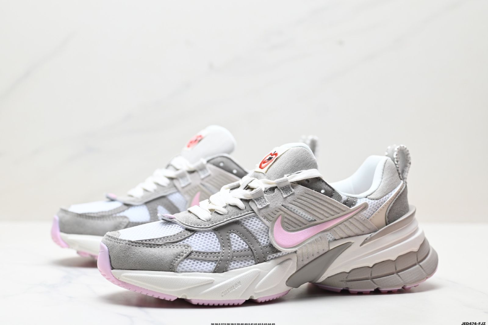 ナイキ Nike V2K RUN ランニングシューズ レトロファッション メッシュ通気性スポーツシューズ ナイキ Nike V2K RUN ランニングシューズ レトロファッション メッシュ通気性スポーツシューズ