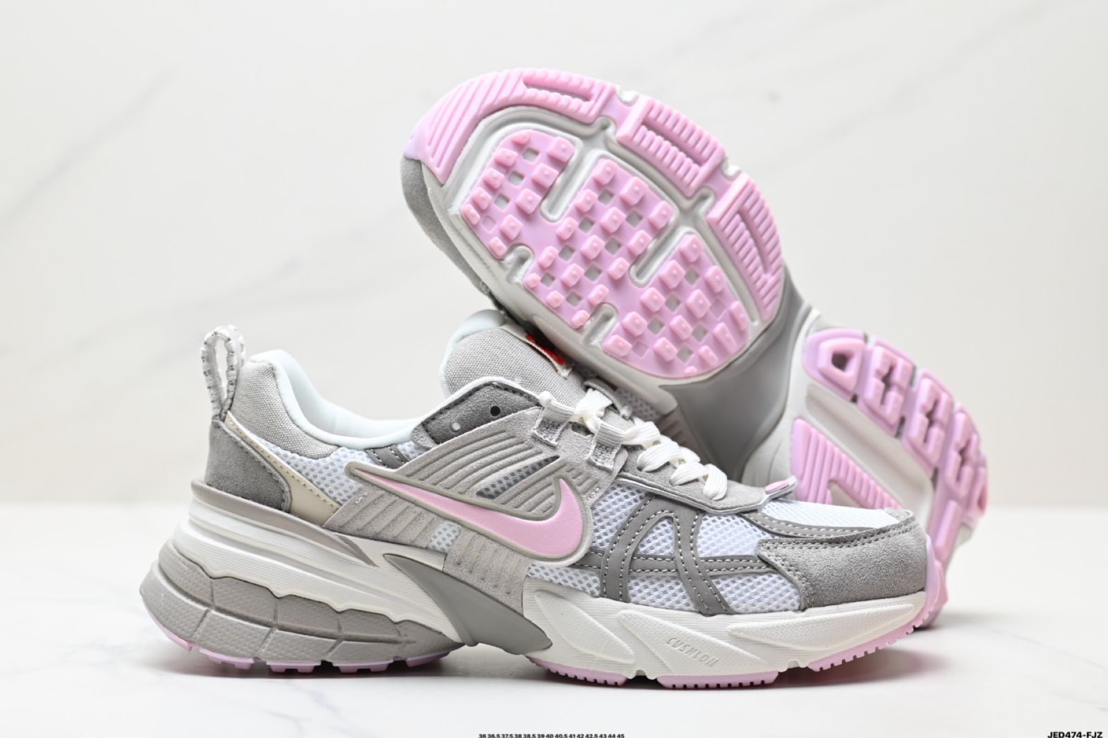 ナイキ Nike V2K RUN ランニングシューズ レトロファッション メッシュ通気性スポーツシューズ ナイキ Nike V2K RUN ランニングシューズ レトロファッション メッシュ通気性スポーツシューズ
