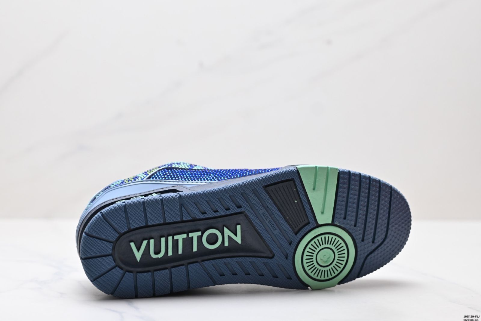 LV(ルイヴィトン)Louis Vuitton Trainer Sneaker Low レジャースポーツカルチャーユニセックススケートシューズ LV(ルイヴィトン)Louis Vuitton Trainer Sneaker Low レジャースポーツカルチャーユニセックススケートシューズ